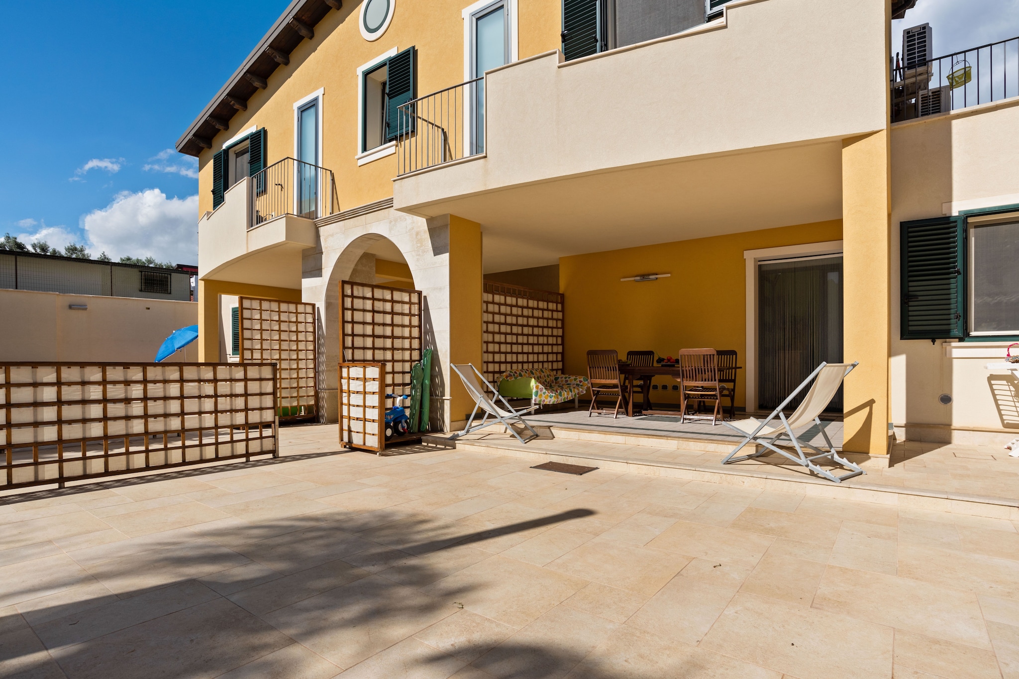 Exterior Summer