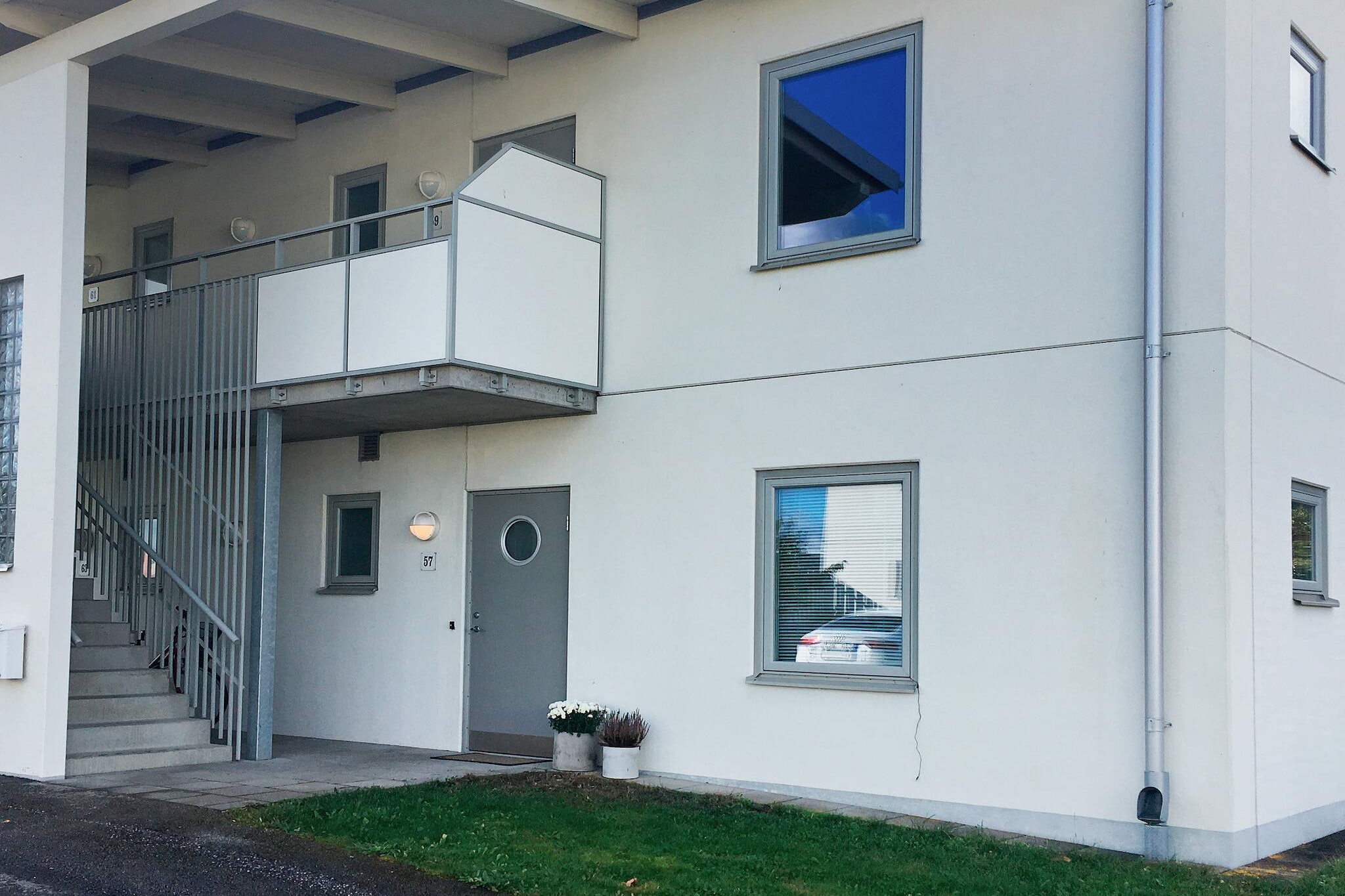 Internet Access DSL, open kitchen(cooker(electric), hood, coffee machine, microwave, dishwasher, fridge-freezer, high chair), Living/bed room(TV, DVD player, radio), bedroom(double bed, cot), bathroom(floor heating)(tumble dryer, washbasin, shower, toilet, washing machine), heating(central), terrace, garden furniture, BBQ, parking