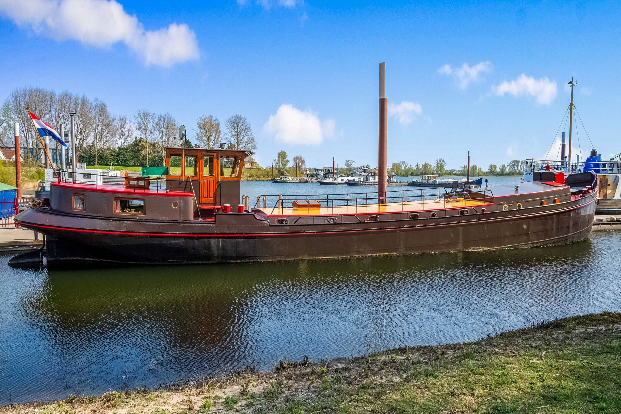 Luxury boat in Kerkdriel