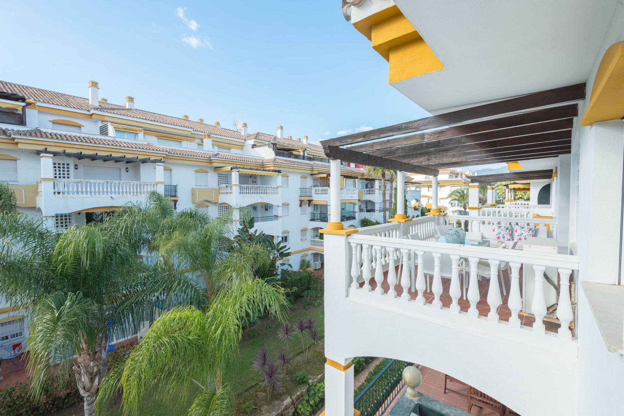 Modern appartement in Marbella met een gedeeld zwembad