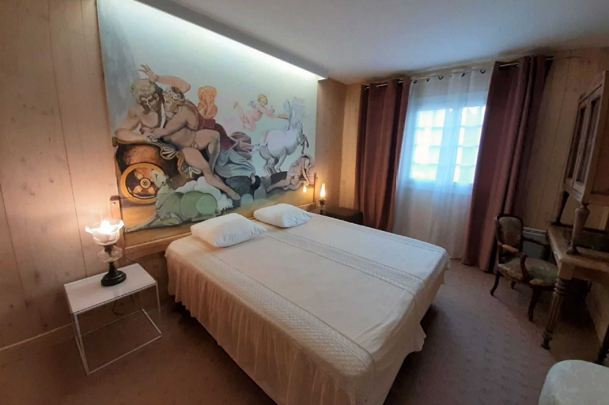 Romantische suite in Coblas met een terras