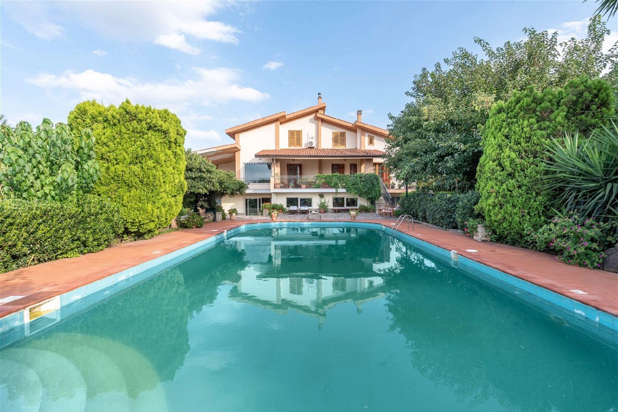 Prächtige Villa mit Swimmingpool, nur einen Steinwurf von Palermo entfernt