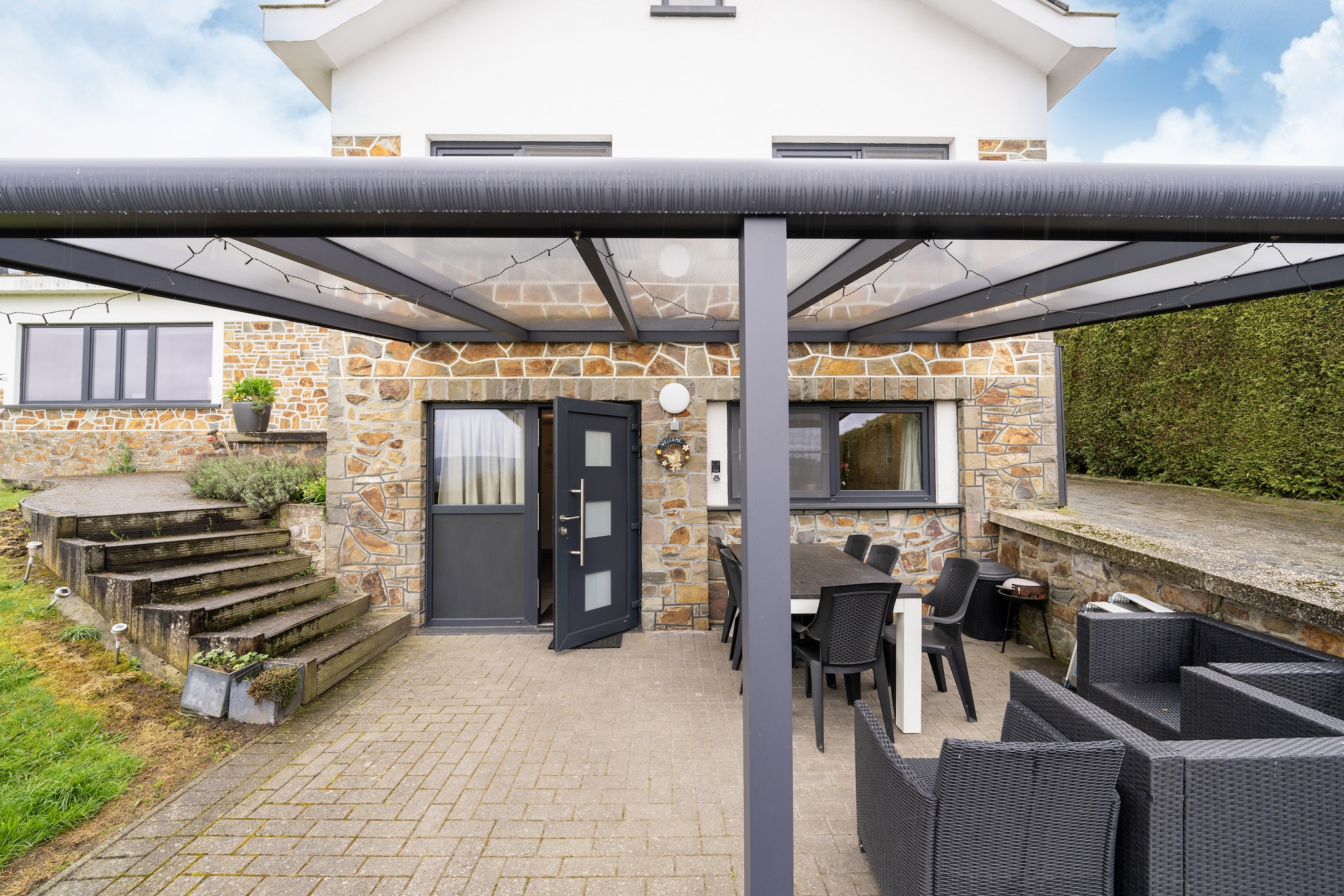 Très belle habitation à Lierneux pour 5 adultes-Balcon-terrasse
