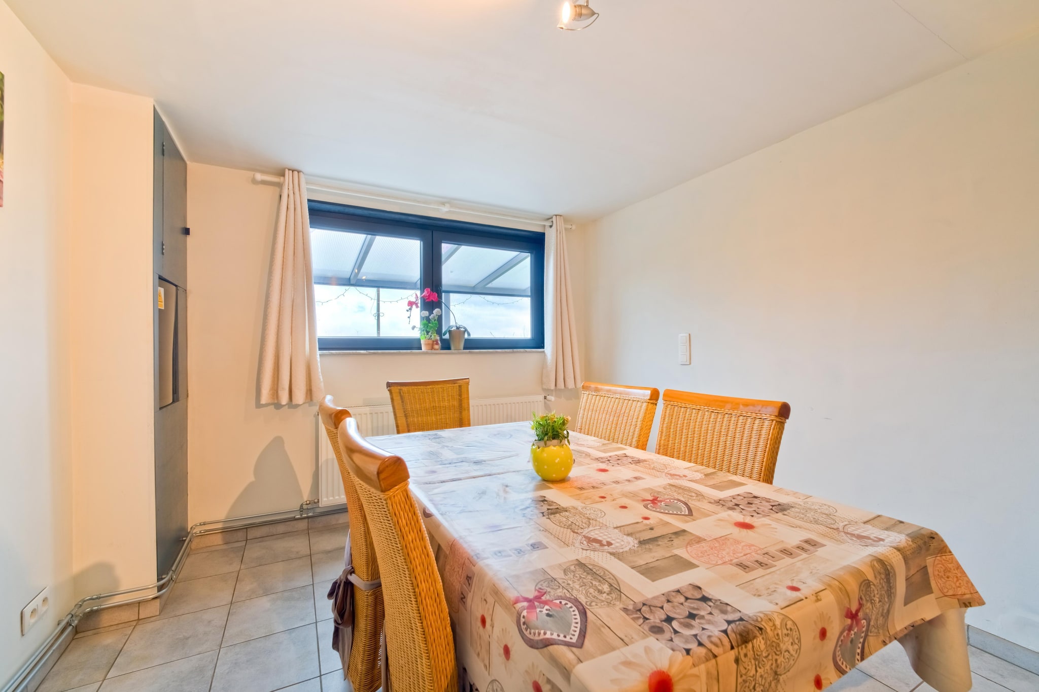 Très belle habitation à Lierneux pour 5 adultes-Salle à manger