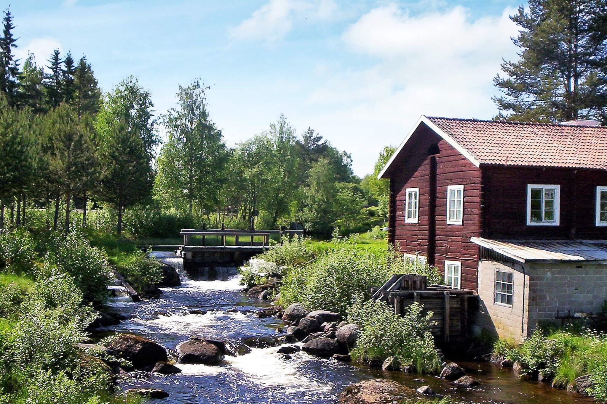 In the middle of Sweden in Hälsingland, Kårböle is only a few miles northwest of Ljusdal. The house is located at the bottom of the road in a quiet and pleasant area. Lovely lawn with trampoline for the kids or crocket and log to hang out together around. Outdoor furniture and barbecue. On the entrance level there is a complete kitchen, living room with TV, sofa and piano. Here are two of the house's bedrooms. One of the rooms has a double bed -180cm and the other bedroom a bunk bed -80 / 120cm. Bathroom with underfloor heating, toilet, sink and shower. Upstairs there are two more bedrooms. One of the rooms has a double bed - 180cm. The second bedroom has a sofa bed -160cm and a single bed -105cm. There are a total of 9 beds. If you are 10 people, the bunk bed's underslap is 120cm and can accommodate 2 if desired. This house is beautifully located with proximity to both fishing, nature and swimming. There are many activities here both summer and winter. Discover Pilgrimage along Helgonleden or a short trip through the village -Byrundan. Pike fishing in winter and in spring, summer and autumn there are great opportunities for fishing with both fly and cast rod. Feel free to bring your own canoe / kayak or rent nearby. The area has very nice canoe trails. If you like to climb, there are plenty of mountains to climb in the forests around or along parts of the river bank. Welcome to Kårböle with the active offer in beautiful Hälsingland!
