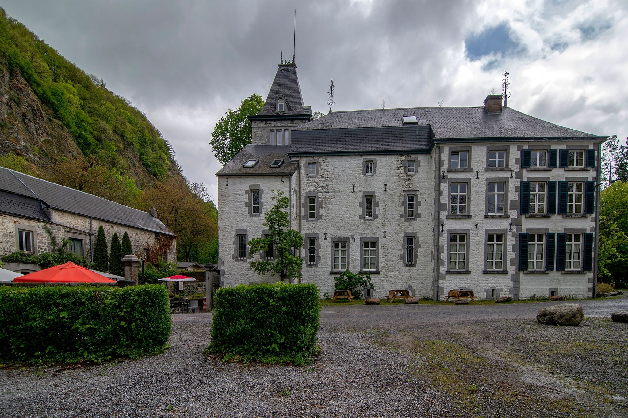 Knus appartement in een kasteel in Aywaille met een terras