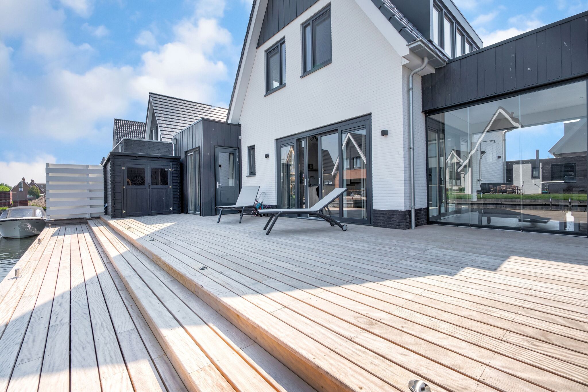 New holiday home in Stavoren with private jetty and wellness