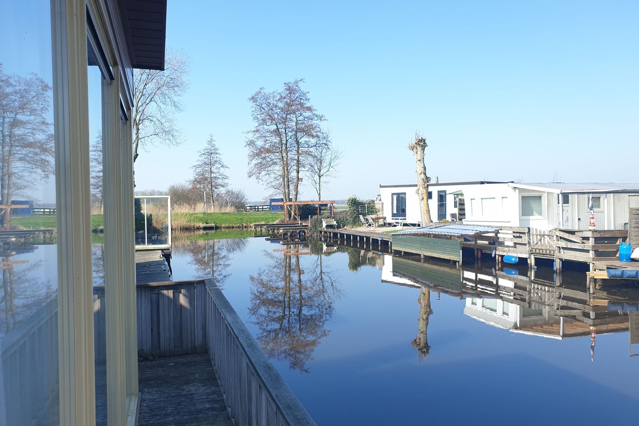 Prachtig chalet met eigen sloep en haven in Bantega Friesland