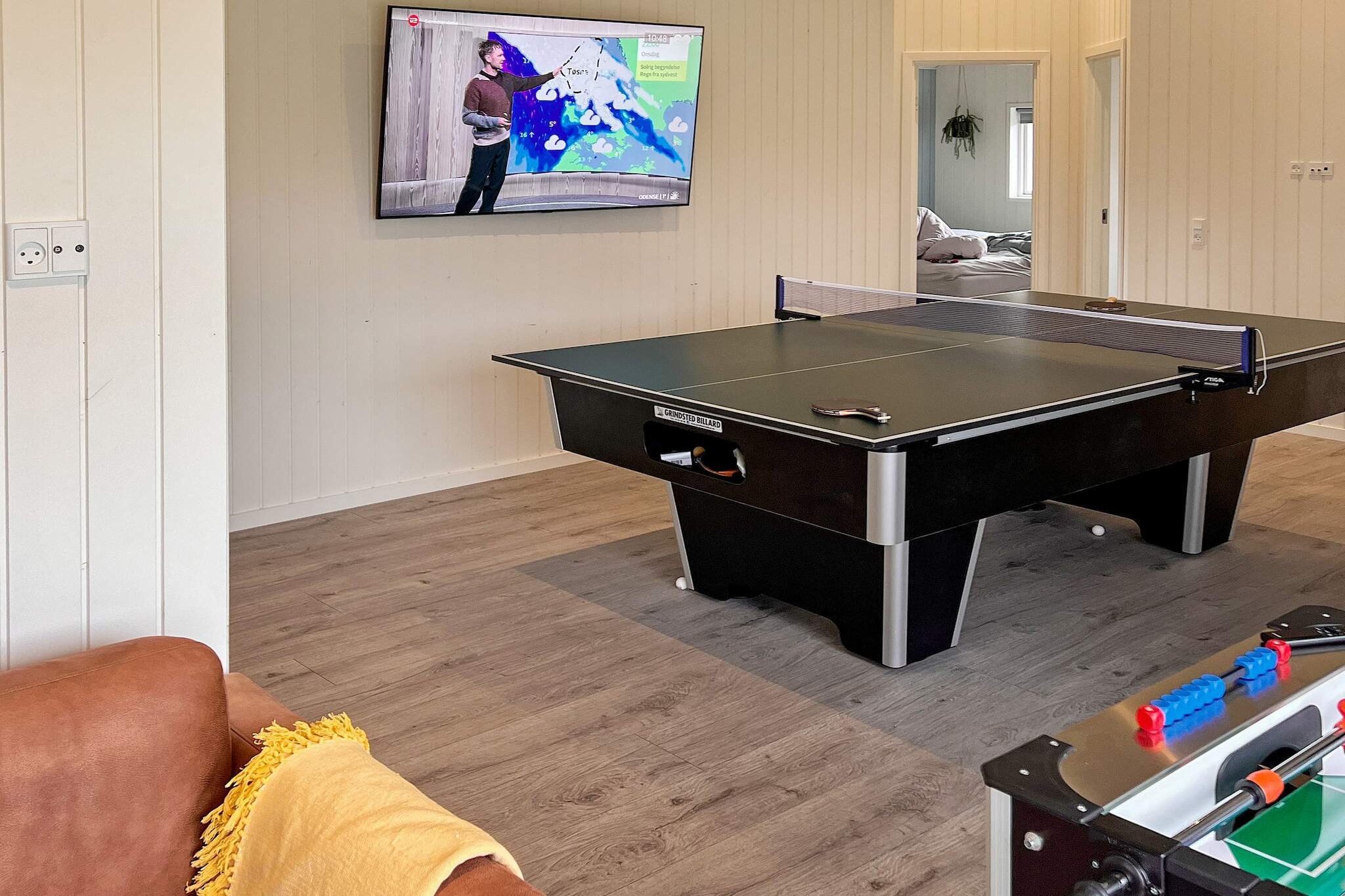 Stylish Lakeview Retreat-By Traum