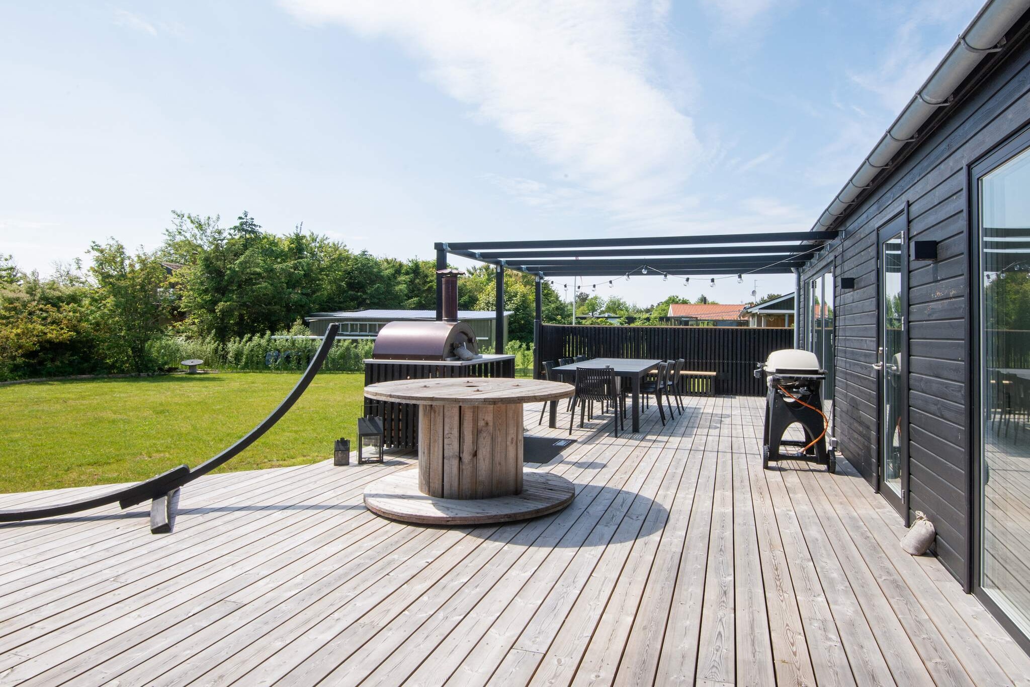 Holiday home in absolute class located by Skaven Strand, a perfect base for the family's holiday experiences and activities by Ringkøbing Fjord. Central in the cottage you will find a living / dining room with dining area, sofa group and access to the terrace / garden. The incidence of light is fantastic. There are two bedrooms, one of which has access to the terrace / garden. The last 2 beds in the cottage are on the loft. Bathroom with shower. Ceilings for kip near bathroom. The cottage is heated with wood stove, air to air heat pump and electric heating. The terrace of 25 m2 is screened and here you will find a pizza oven. On the plot there is space for ball games and drying of surf equipment. The house is peacefully located on a south-facing plot. Not for rent to youth groups.
A refundable deposit might be charged closer to your check-in date. This deposit covers utilities consumed during your stay and any additional services that may be taken. The final amount will be adjusted based on actual meter readings, actual usage of extra services, and any remaining balance will be refunded within 21 days after checkout.