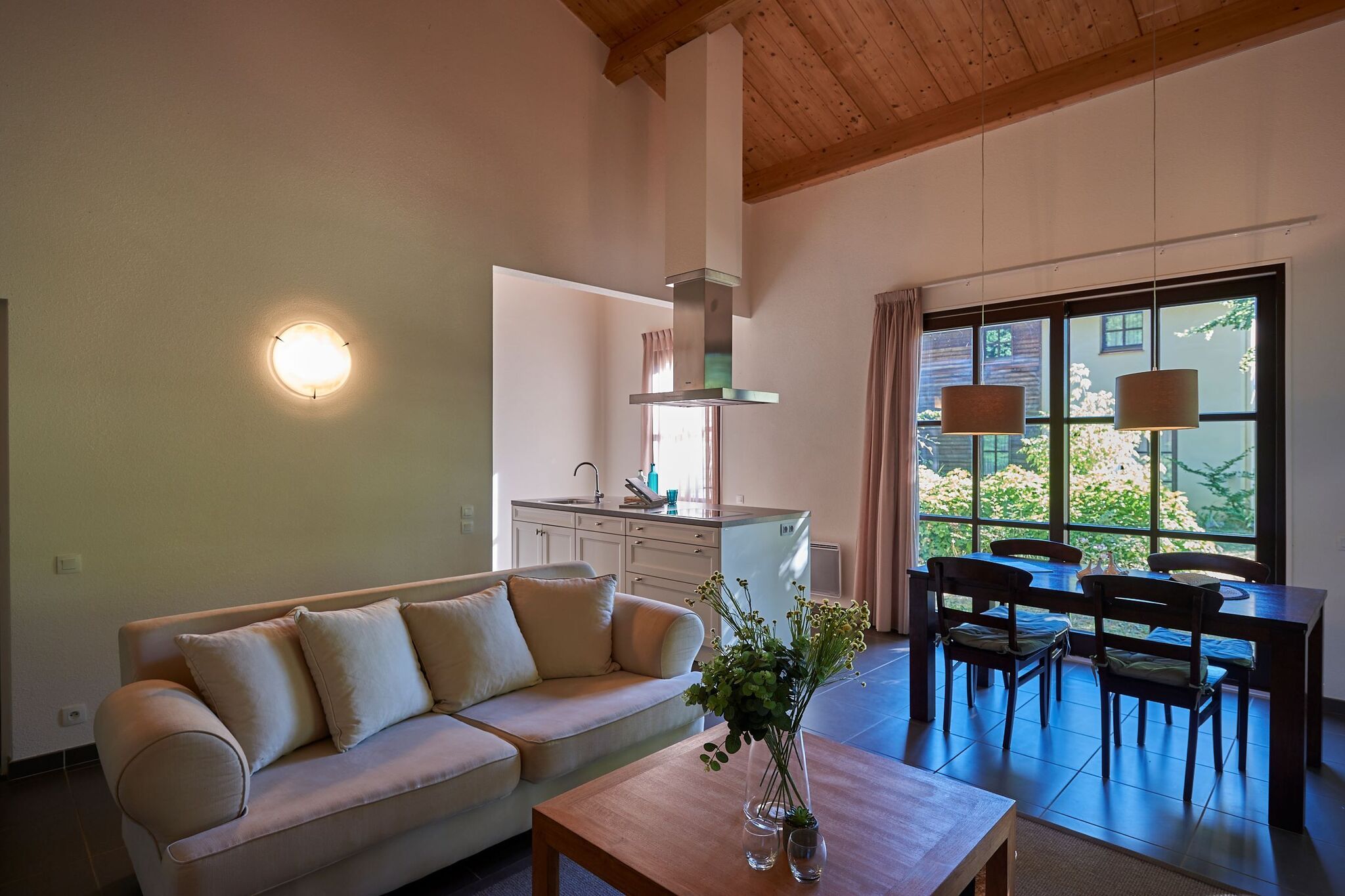 Luxurious ground-floor villa on castle estate with fireplace