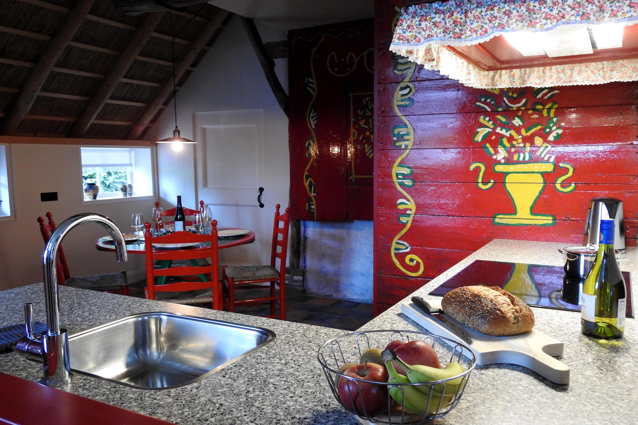 Ground floor: (hallway, Living room(TV, seating area, wireless music system, stereo unit), Kitchen(dining table, hob, electric kettle, cooker(4 ring stoves, induction), coffee machine(filter), combination microwave, dishwasher, fridge-freezer), bedroom(double bed), bathroom(bath tub, shower, washbasin, toilet), toilet(washbasin), sauna)\n\nOn the 1st floor: (bedroom(single bed, single bed), bedroom(single bed, single bed), bathroom(shower, washbasin, toilet, washing machine), Landing)\n\nKitchenette(washbasin), camping cot, sauna, heating(central, floor heating), garden, garden furniture, BBQ, parking, air to water heatpump, toys, Garden shed