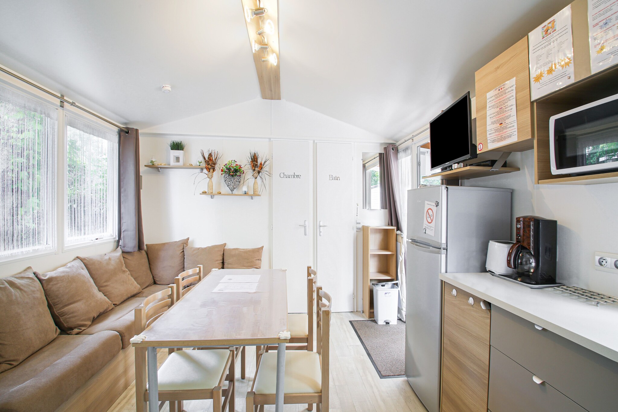 Swanky Mobile Home in Saint Jean de Monts near Seabeach