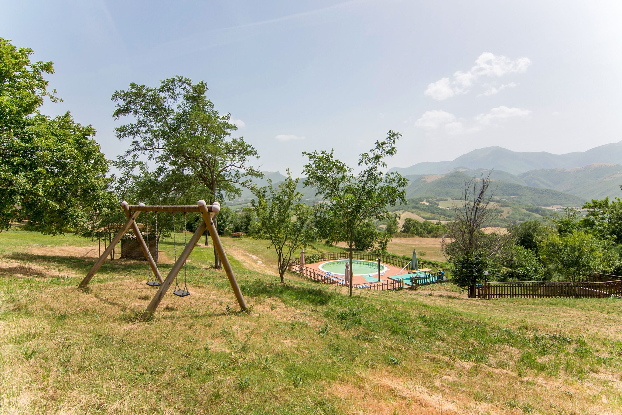 Belvilla by OYO Hillside Villa with Pool