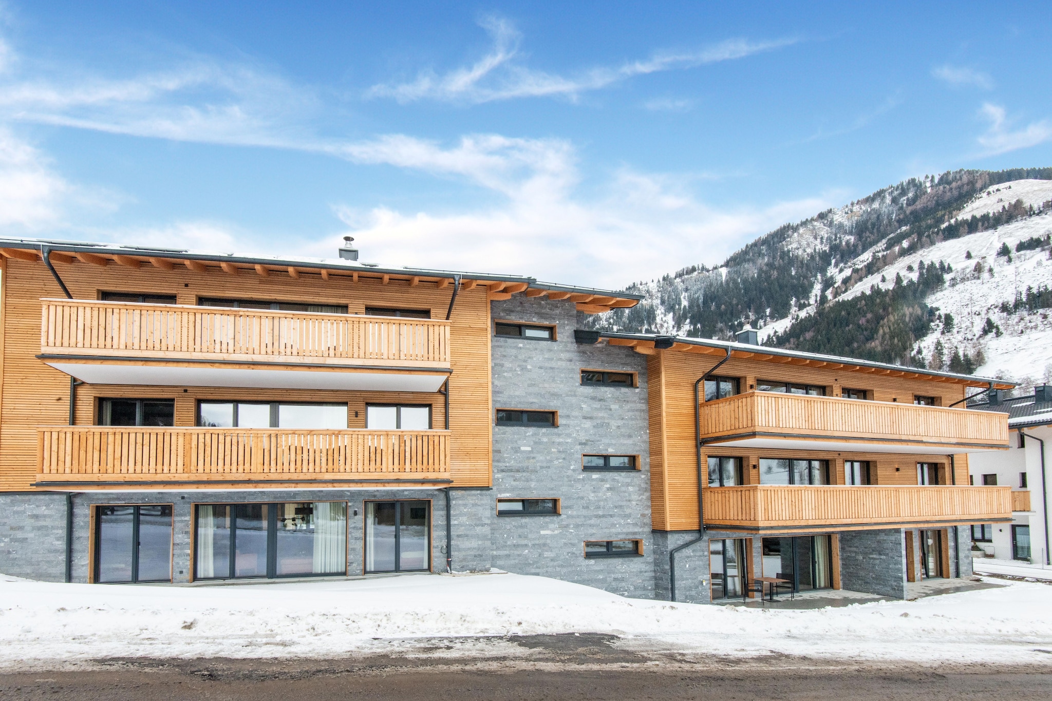 Golden Lodges Rauris Resort near the ski lift