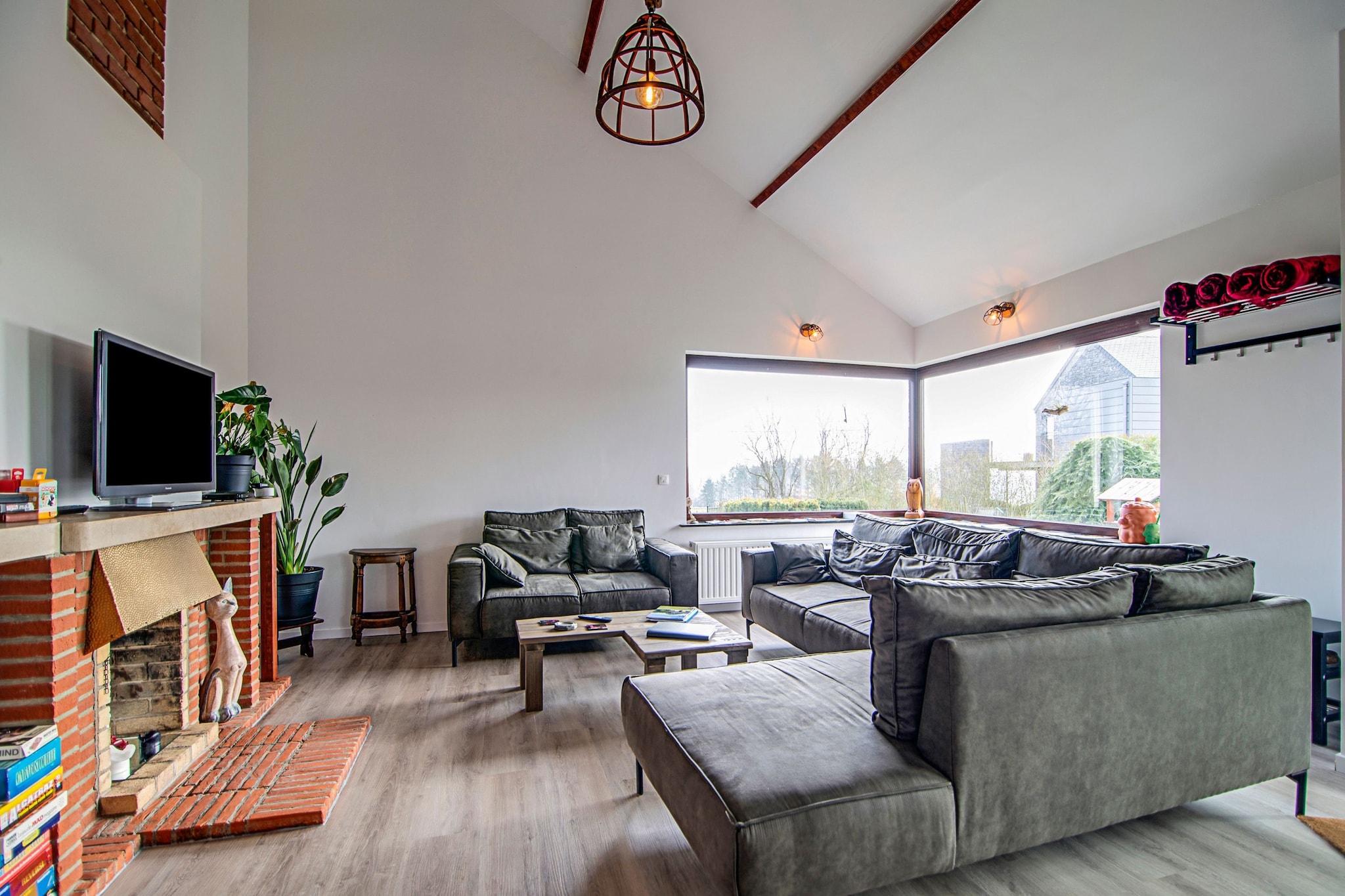 Wake up to birdsong and pine-scented air at this serene holiday home nestled at the forestâ€™s edge in Somme-Leuze. Ideal for couples or small families, this cozy retreat offers modern comfort with WiFi, allowing for restful unplugged moments, or remote work with a view.

The home features an open kitchen for whipping up favorite meals, while the garden, terrace, and garden shed provide delightful spots to relax outdoors. A boules court ensures lighthearted fun, and a bubble bath adds a refreshing touch. The natural surroundings and easy layout promise a comfortable stay.

Nearby, explore charming towns like Durbuy, Hotton, and Septon, each offering a slice of Belgian culture and cuisine. Take in the panoramic beauty at Le Ninglinspo, or visit the historic Citadel of Dinant and Citadel of Huy. With restaurants and supermarkets a short drive away, this is your perfect launch point for both discovery and tranquility.

