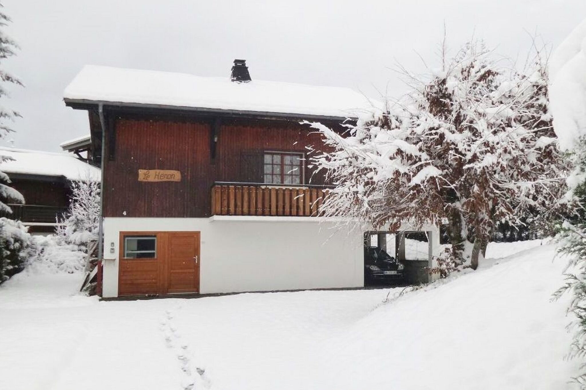 Ferienhaus mit Bergblick in Morillon in der Nähe des Skigebiets