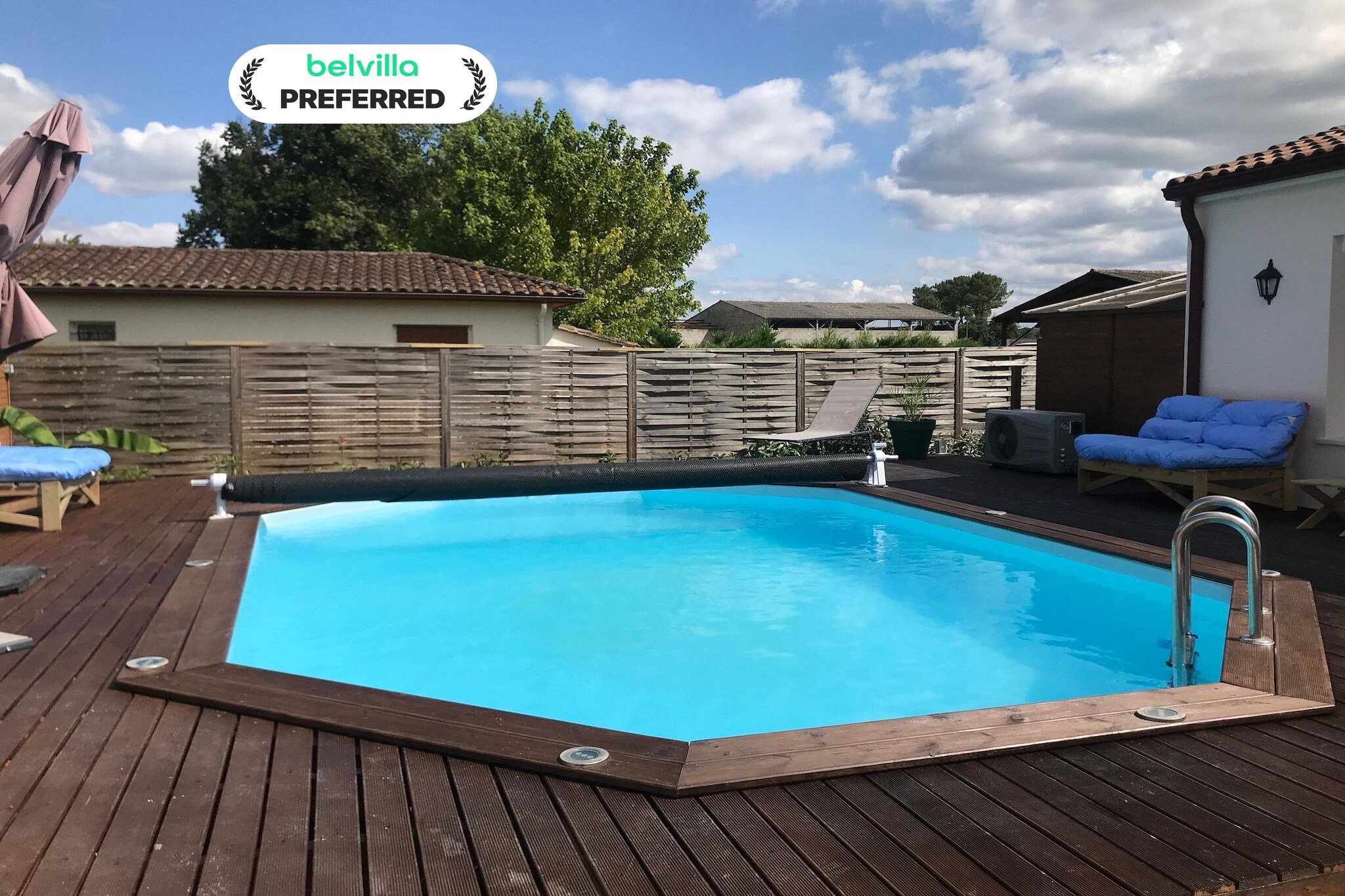 This holiday home, where the owner lives, is shared and includes one private bedroom, one shared bathroom, bed linen, towels, a TV, a dining area, a fully equipped shared kitchen, and a terrace with garden views.
A garden, barbecue facilities, and an outdoor swimming pool are available on site.
Located in Saint-Médard-de-Guizières, the air-conditioned Zen room in shared home with pool owner-on site features a private pool. Free Wi-Fi is also available throughout the property.
The nearest airport (Bordeaux-Mérignac Airport) is 67 km away.
Couples particularly like the location – they rated it 9.5 for a two-person trip.
Distances shown in the property description are calculated using © OpenStreetMap.