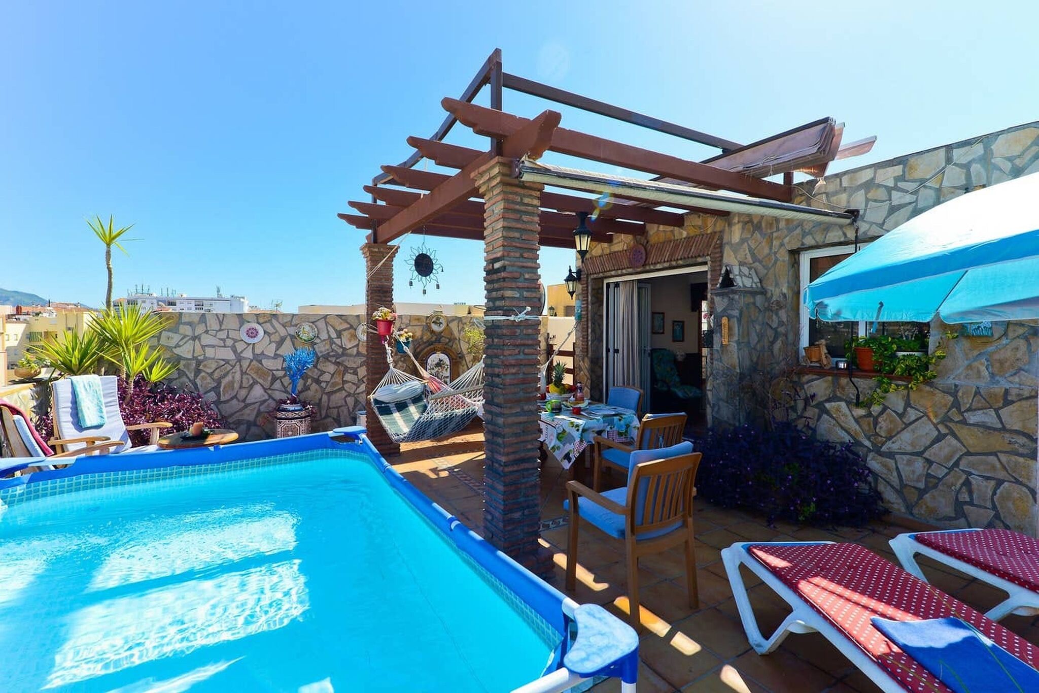 Maison de vacances de bon goût à Nerja avec piscine privée