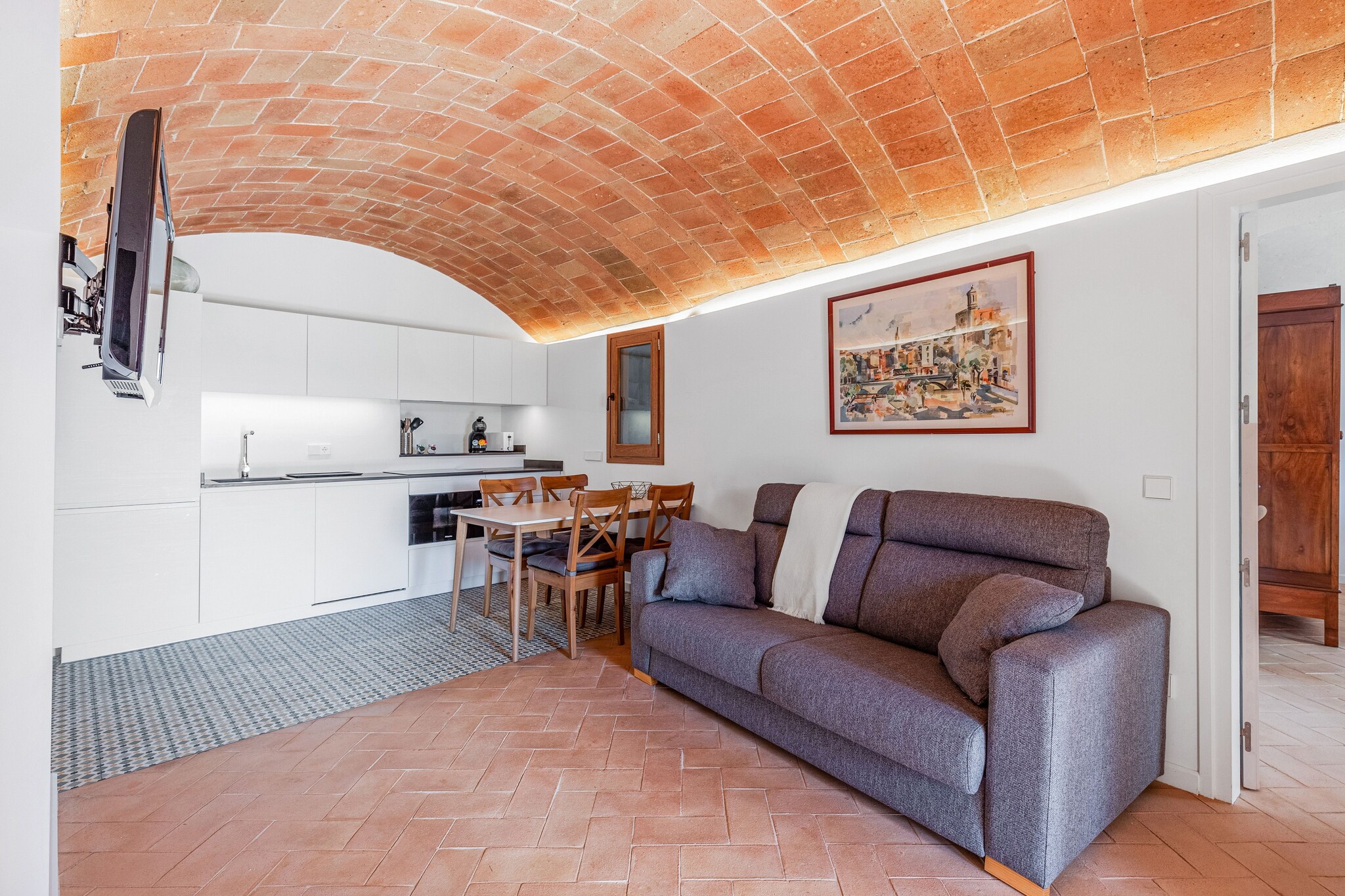 Ground floor: (Entrance, Living room(TV(flatscreen), dining table, seating area, heating, air conditioning), Kitchen(dining table, hob, electric kettle, toaster, hood, coffee machine(cups), oven, microwave, dishwasher, fridge-freezer), bedroom(double bed(180 x 200 cm), cot, heating, air conditioning), bedroom(single trundle bed(80 x 190 cm), single trundle bed(80 x 190 cm), heating, air conditioning), bathroom(shower, washbasin, toilet), bathroom(shower, washbasin, toilet, washing machine))\n\nbathroom(reachable from the outside)(shower, washbasin, toilet), carport, garden(private, fenced, illuminated), garden furniture, parking, deckchairs, deckchairs, deckchairs, deckchairs, swimming pool(shared with the owner , outside, opened from Jan upto and including Dec), ironing board, iron