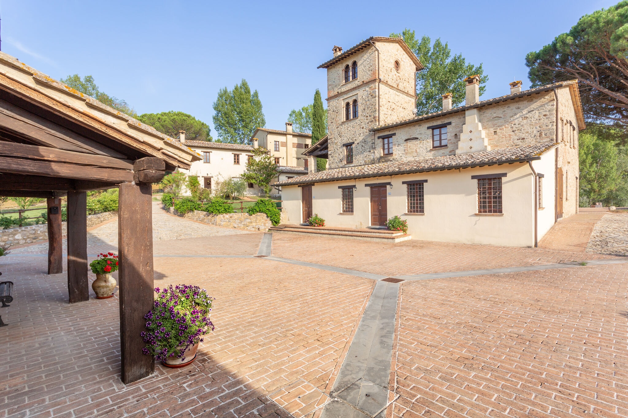 Luxuriöses Ferienhaus in Montone mit 2 Swimmingpools