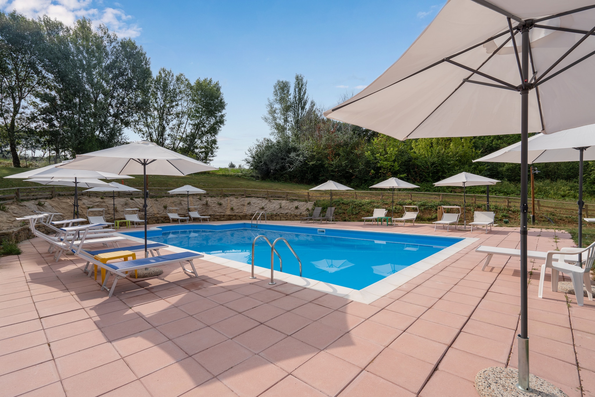 Luxuriöses Ferienhaus in Montone mit 2 Swimmingpools