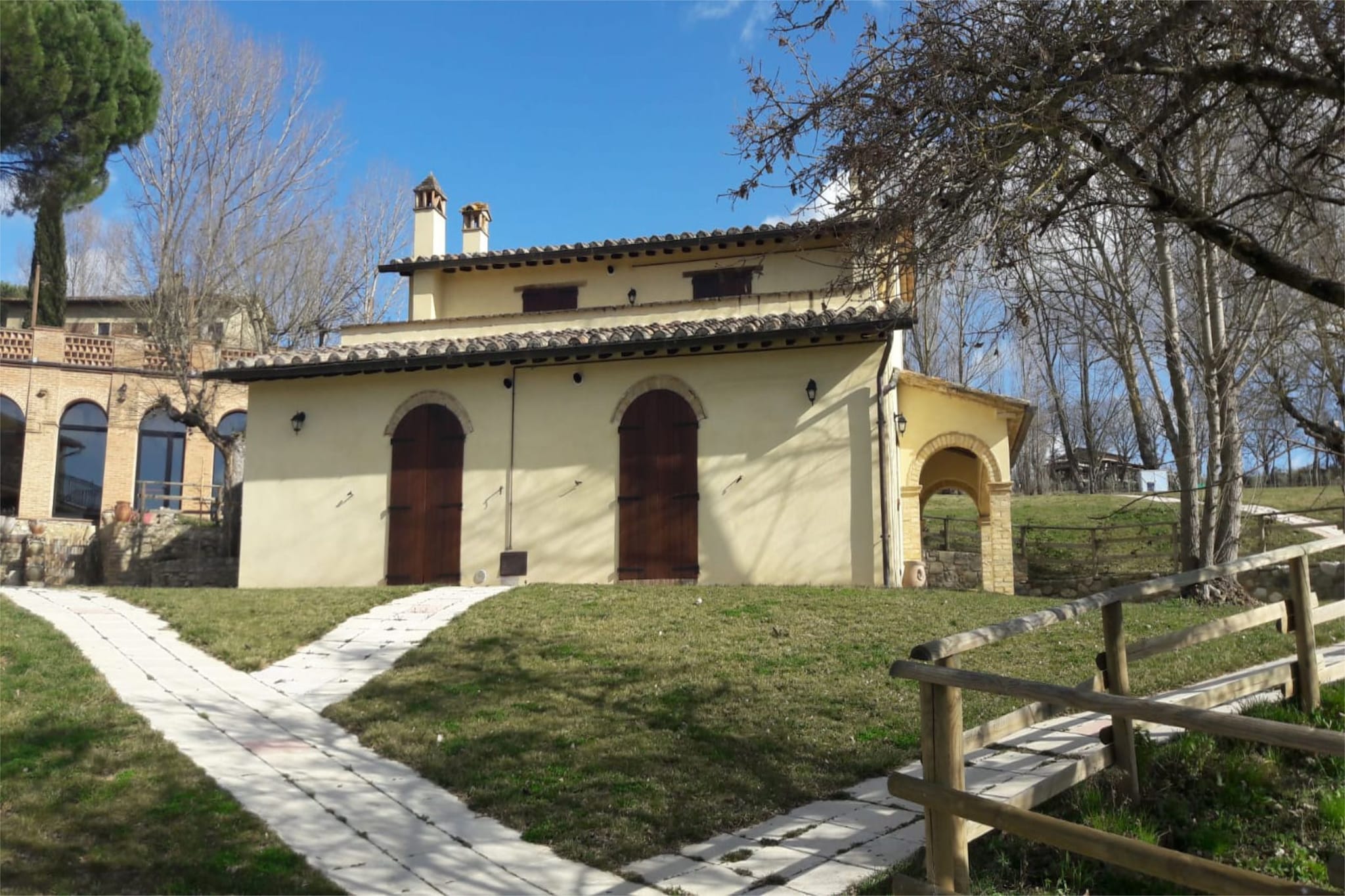 Luxuriöses Ferienhaus in Montone mit 2 Swimmingpools