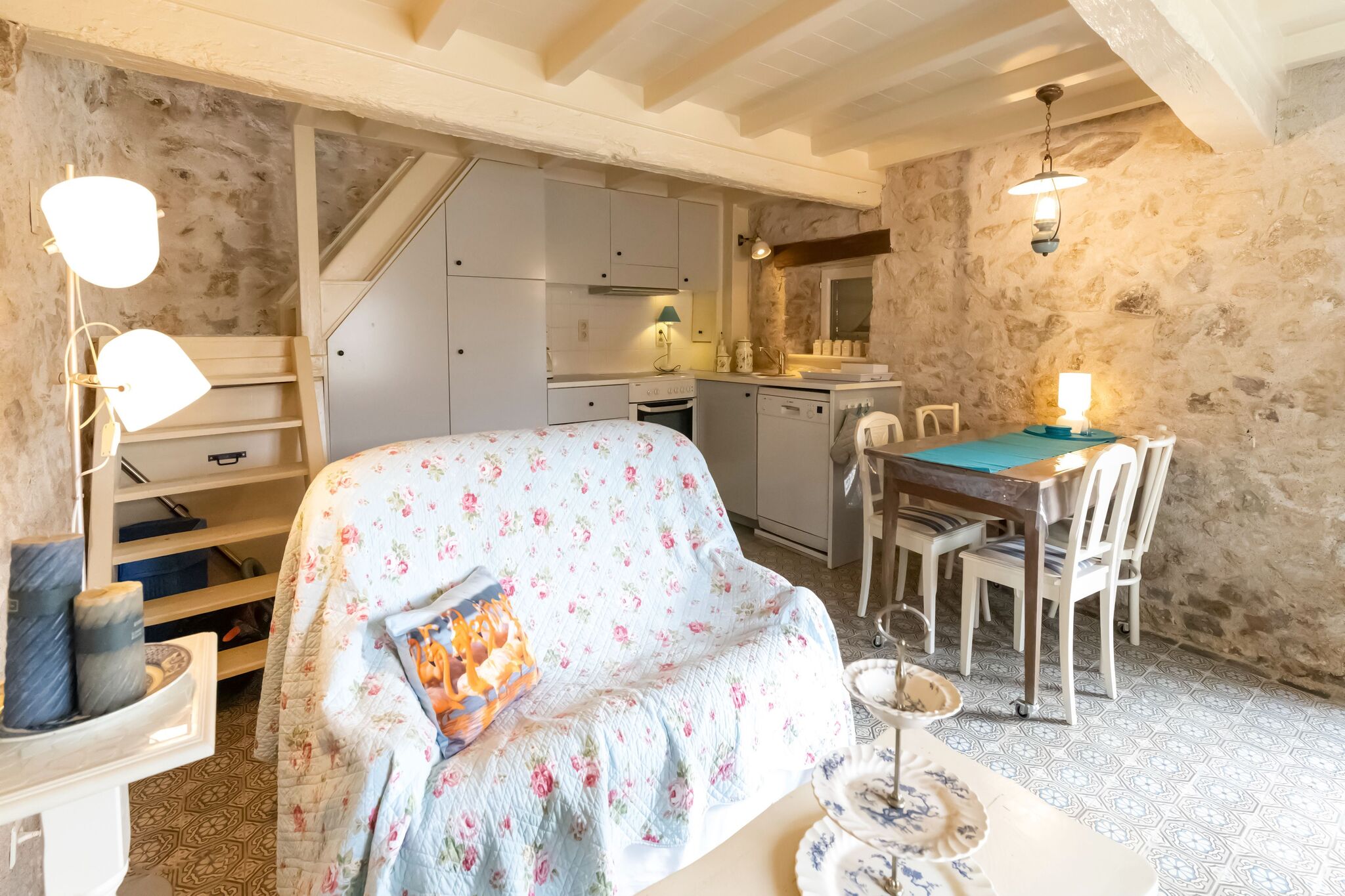 Renovated Holiday Home in Dun-sur-Grandry with Terrace