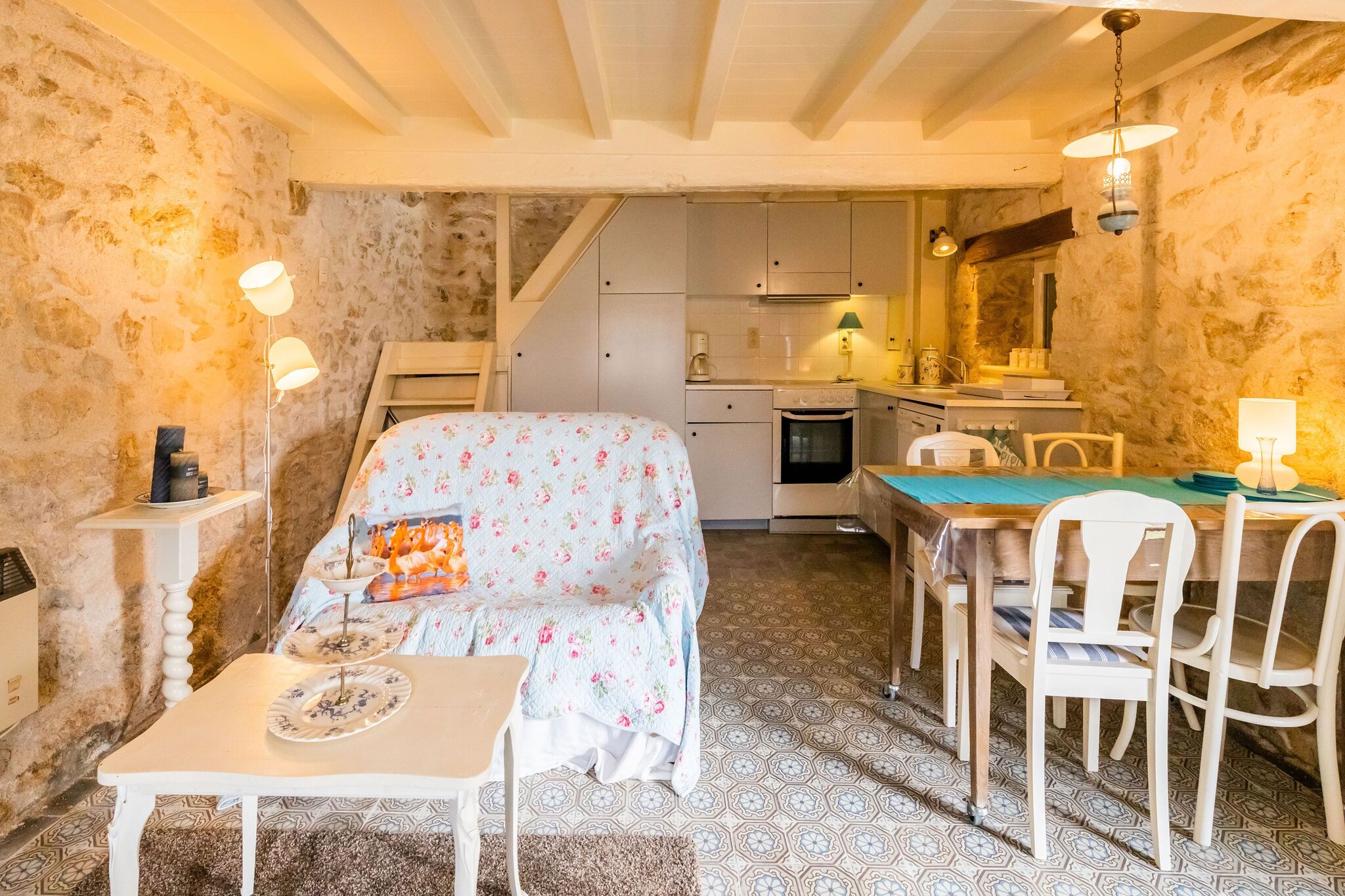 Renoviertes Ferienhaus in Dun-sur-Grandry mit Terrasse