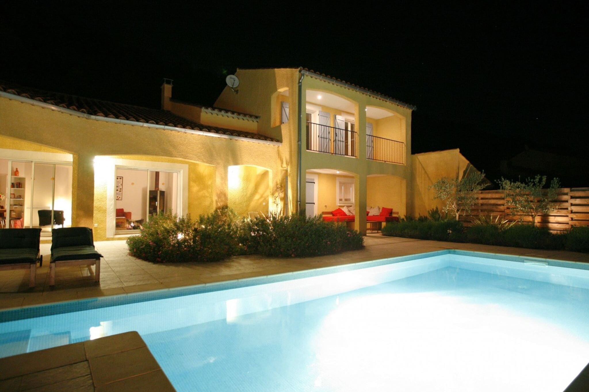 Villa moderne avec piscine privée à Roquebrun