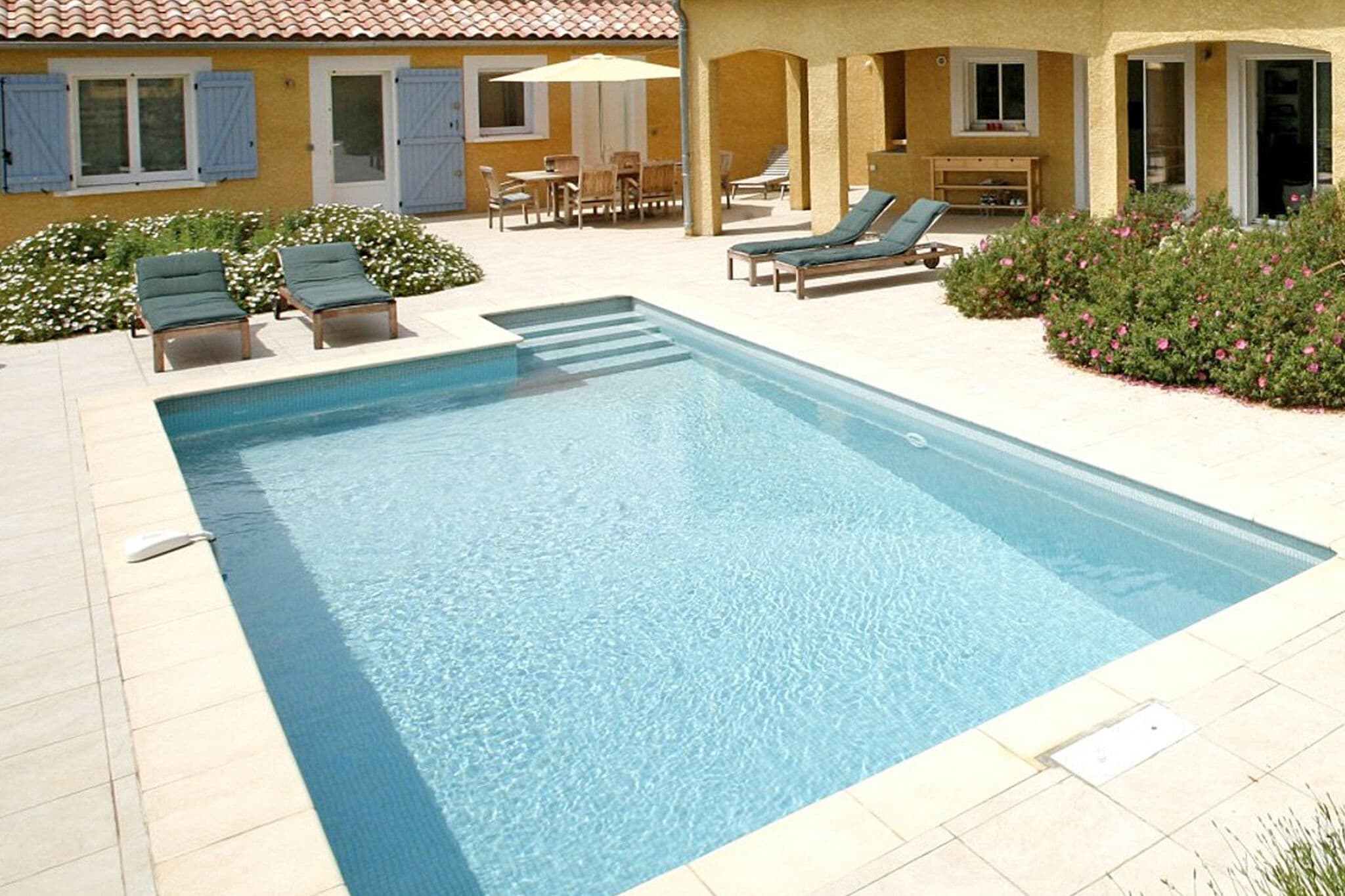 Moderne Villa mit eigenem Pool in Roquebrun