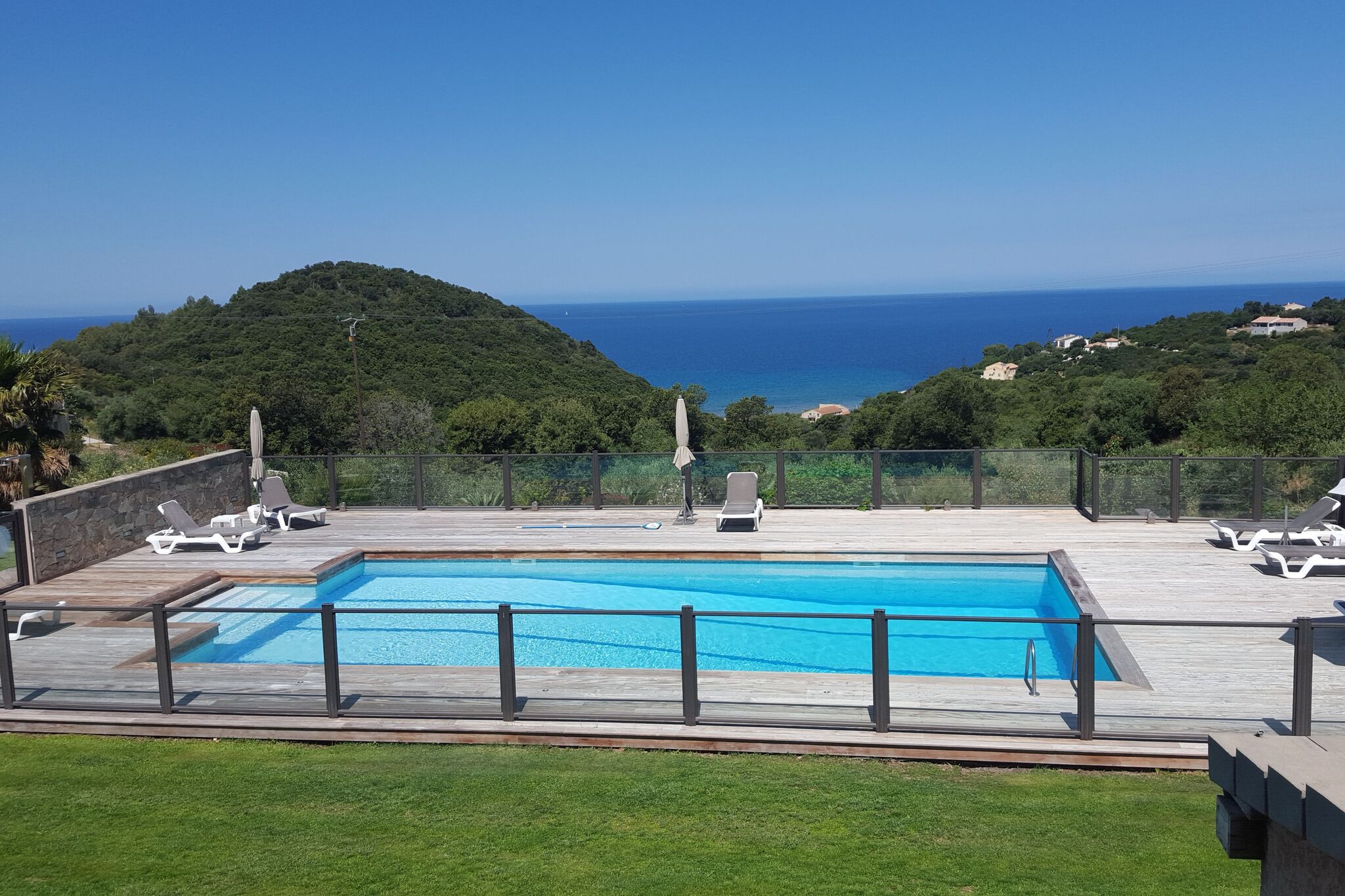 Uitnodigende villa met gedeeld zwembad op Cap Corse