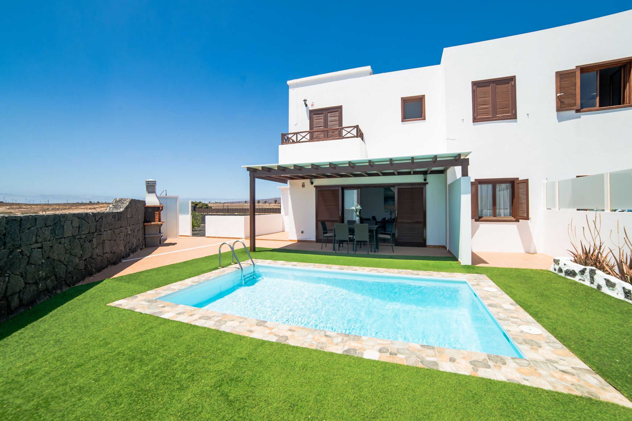 Jolie maison de vacances à Playa Blanca avec piscine