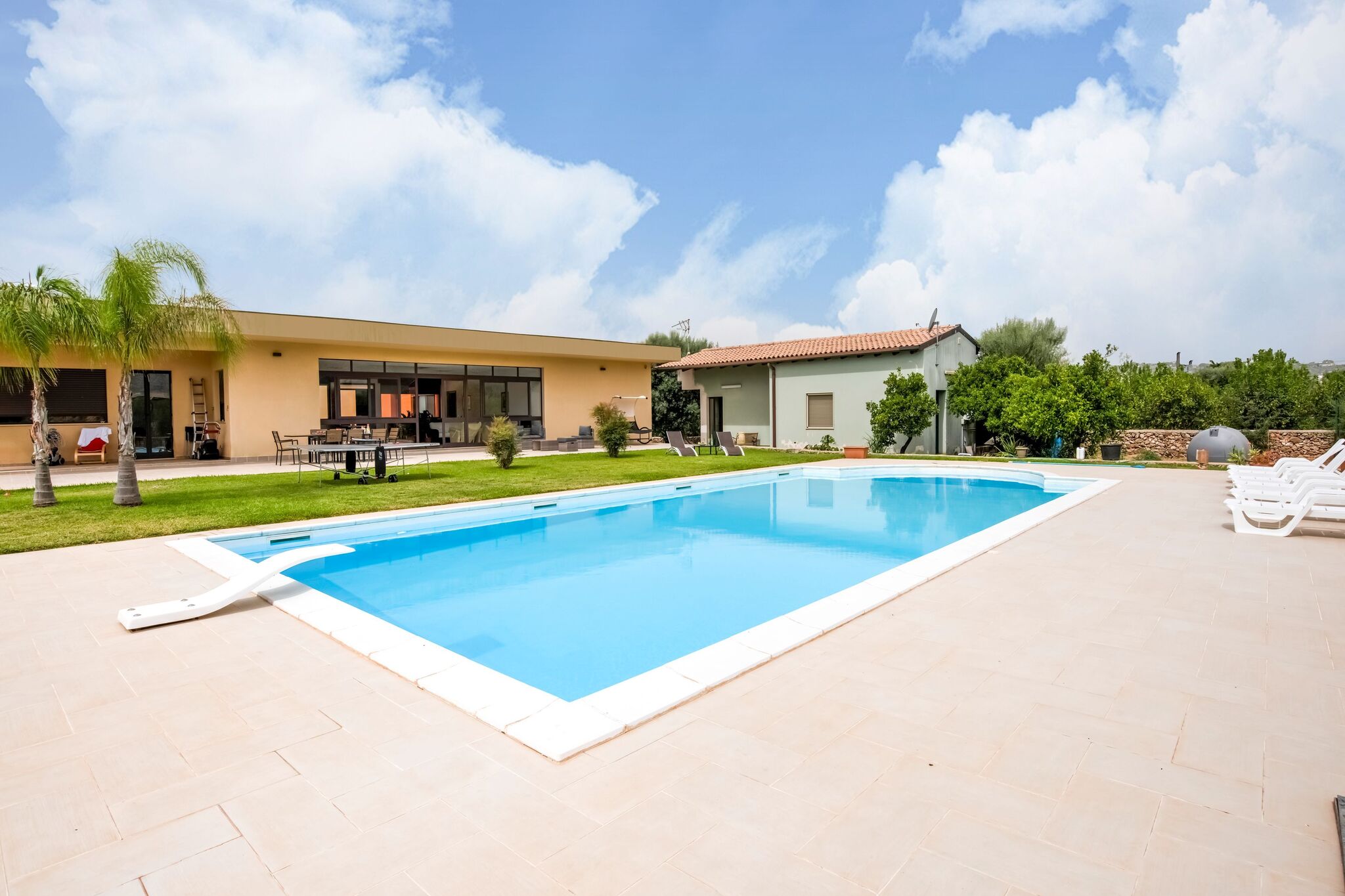 Villa et annexe, climatisation et piscine privée