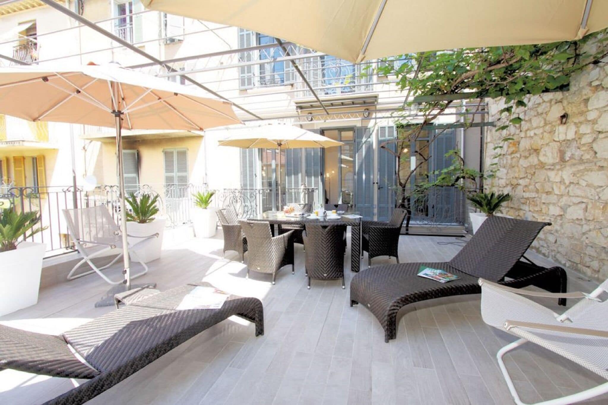 Luxurious apartment with terrace in the famous city of Cannes