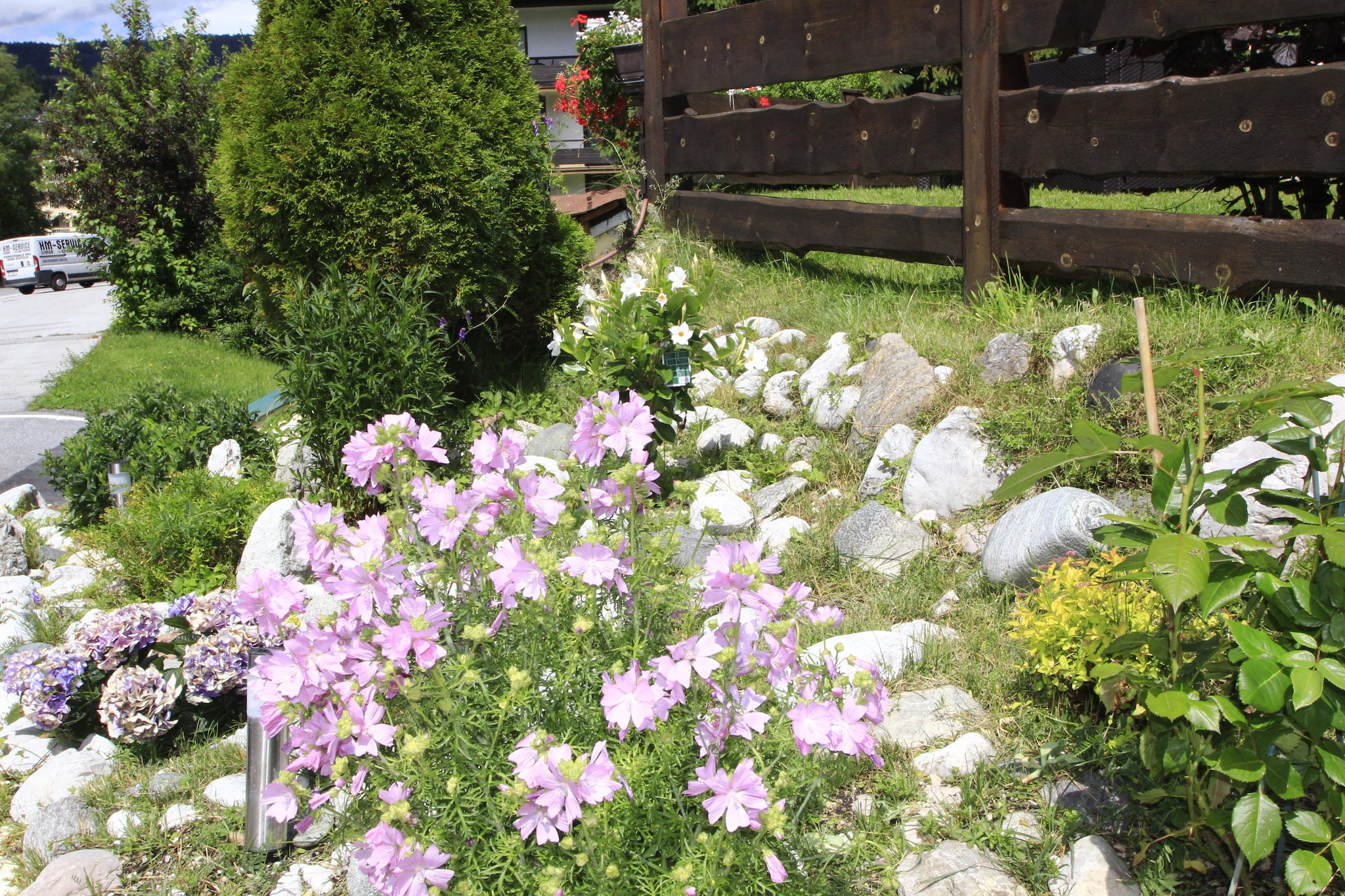 Menardi Penthouse AA - Jardins en été