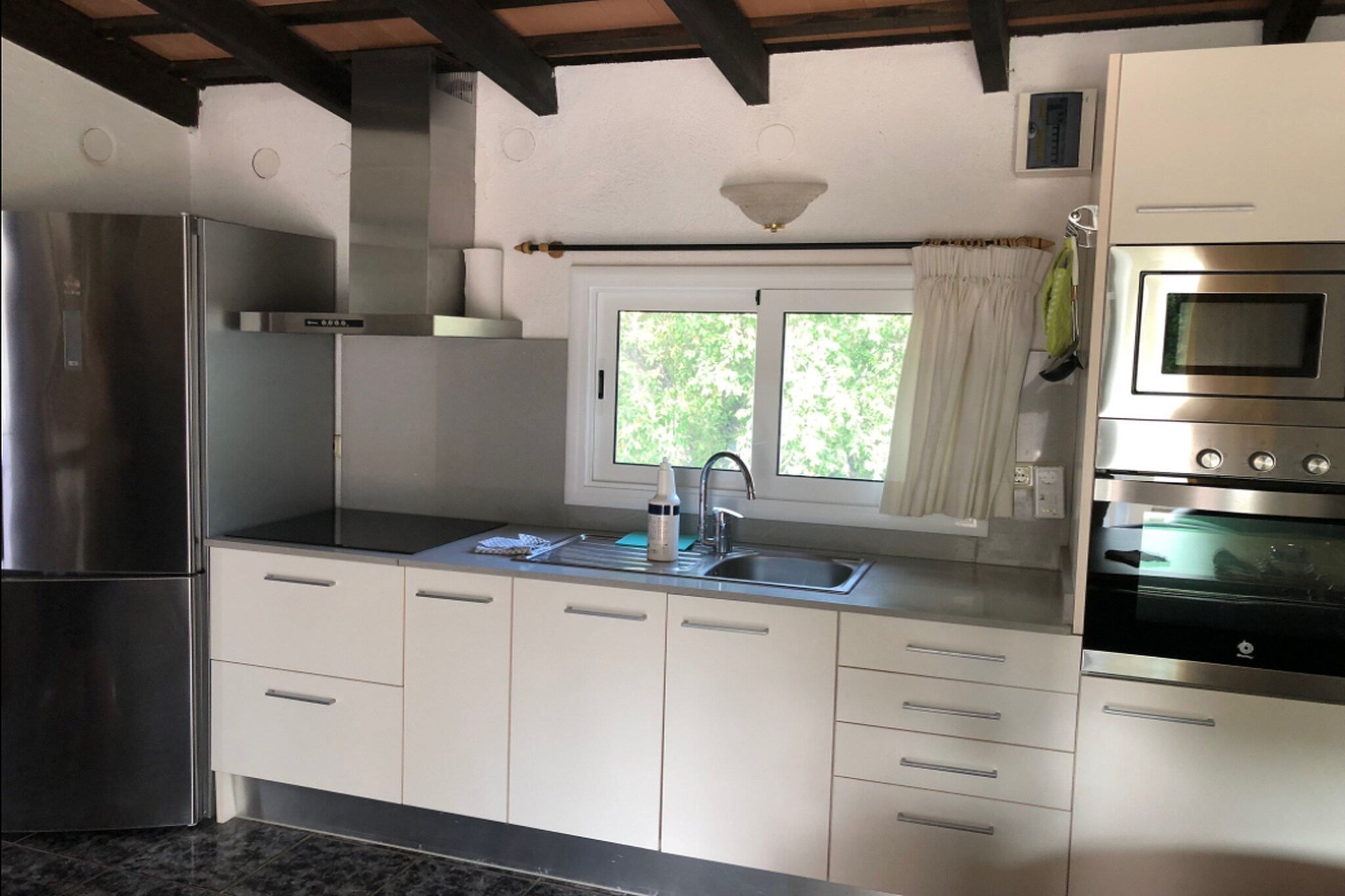 Ground floor: (open kitchen(coffee machine, oven, microwave, fridge-freezer), Living/bed room(double bed, dining table, heating, air conditioning), bedroom(bunk bed), bathroom(shower, washbasin, toilet))\n\nBBQ, swimming pool(private)