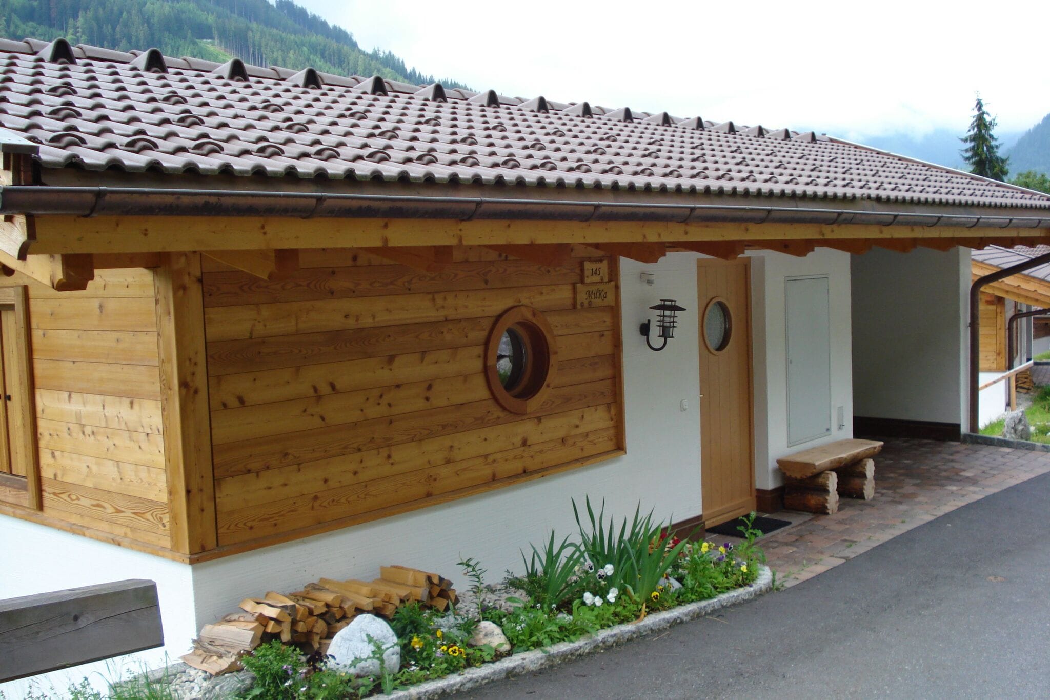 Cozy chalet with sauna, close to Königsleiten
