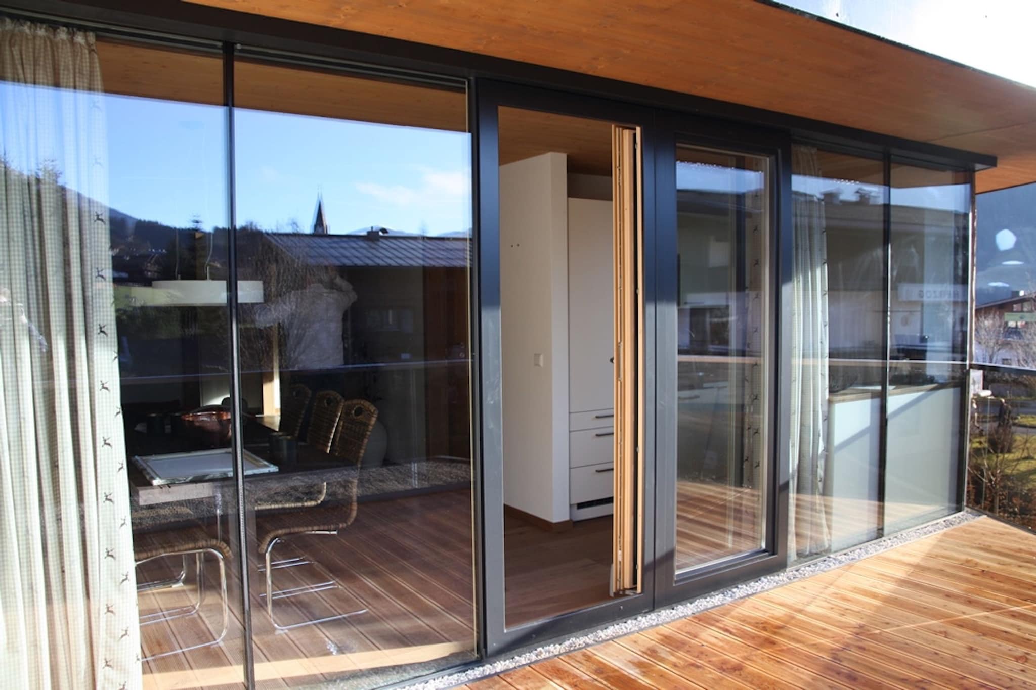 This nice apartment is located on the first floor of small-scale residence Residenz Wildkogelbahn, almost directly by the ski lift (gondola) with the same name. The building has a lift, so you do not have to climb any stairs.

The living room has a TV and the open-plan kitchen features a dishwasher and an oven. There are two bedrooms, one with a double bed, a bunk bed and an en-suite bathroom with shower and toilet. The second bedroom has a double bed. The second bathroom also has a shower and toilet.

Outside there is a balcony with garden furniture. There is (covered) parking for two cars.

Residenz Wildkogelbahn offers various apartments that can be booked for six to eight people.
