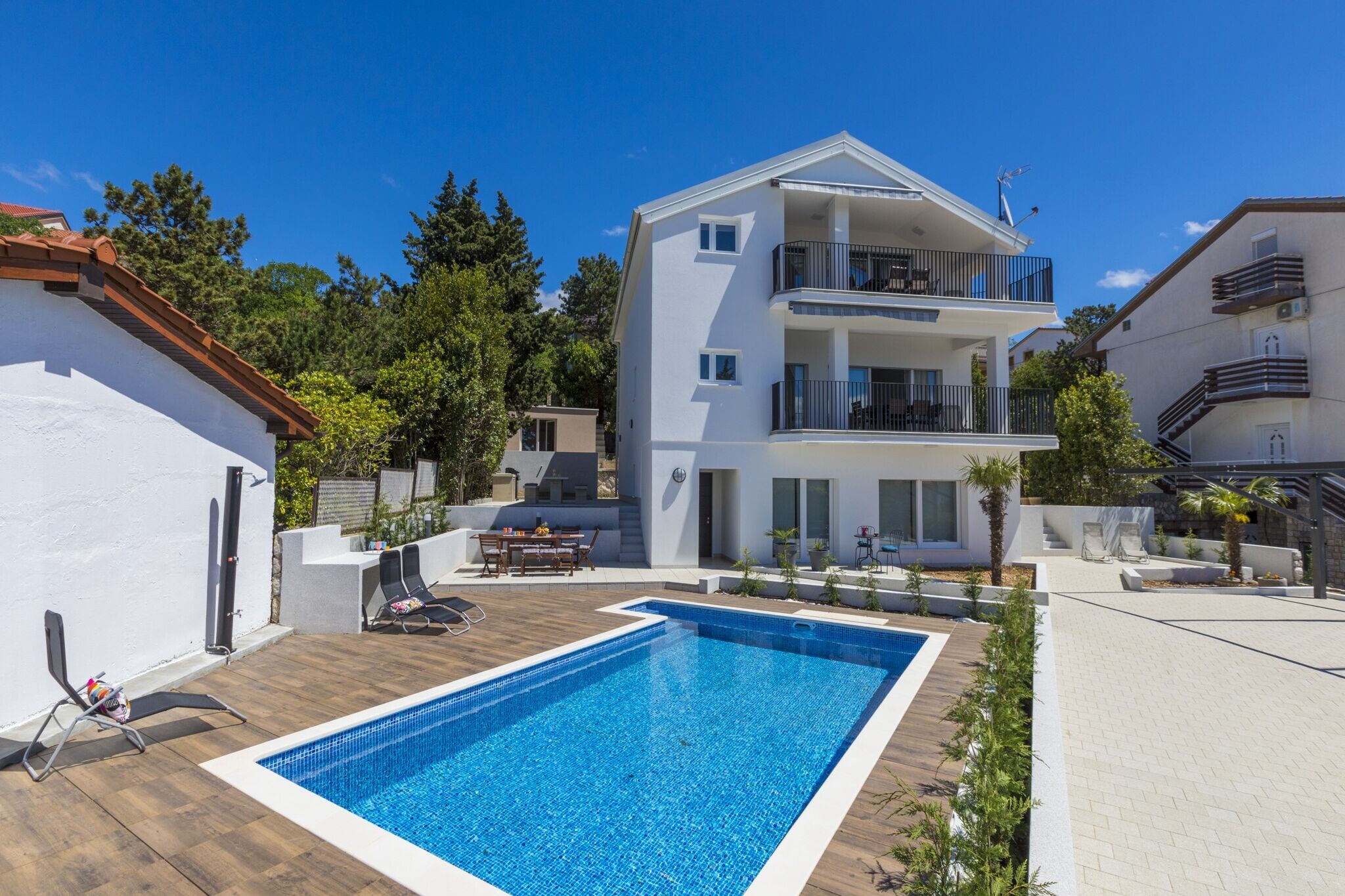 Appartement spacieux avec piscine et terrasse couverte avec vue mer