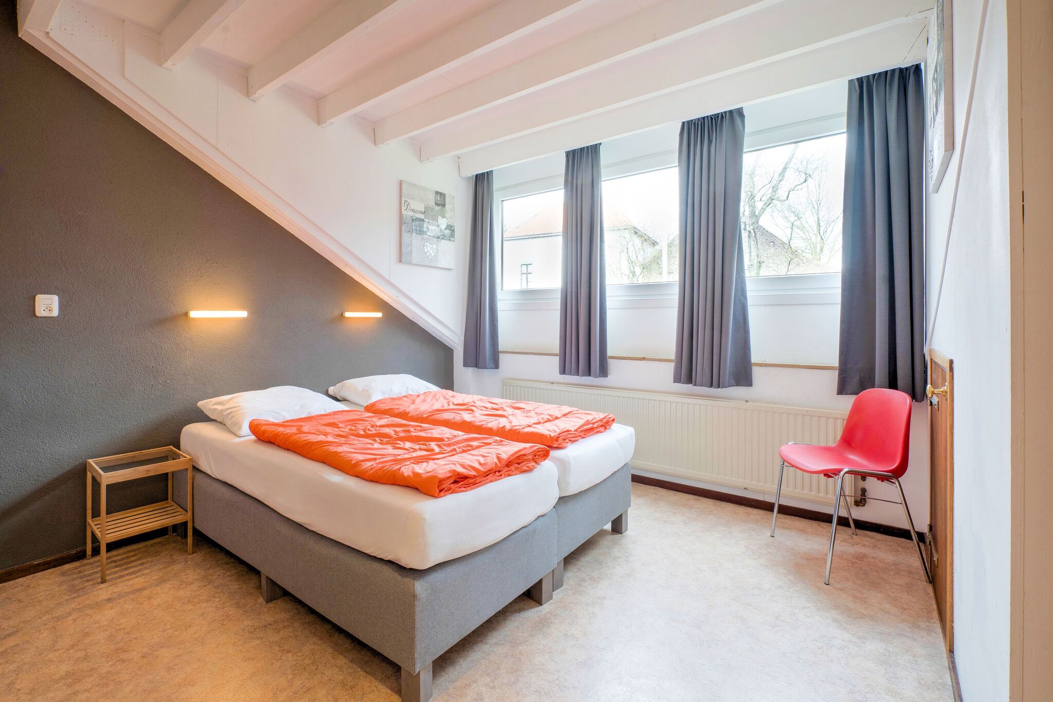 Heerlijk vakantiehuis in Ulestraten met privé terras en groot speelbos