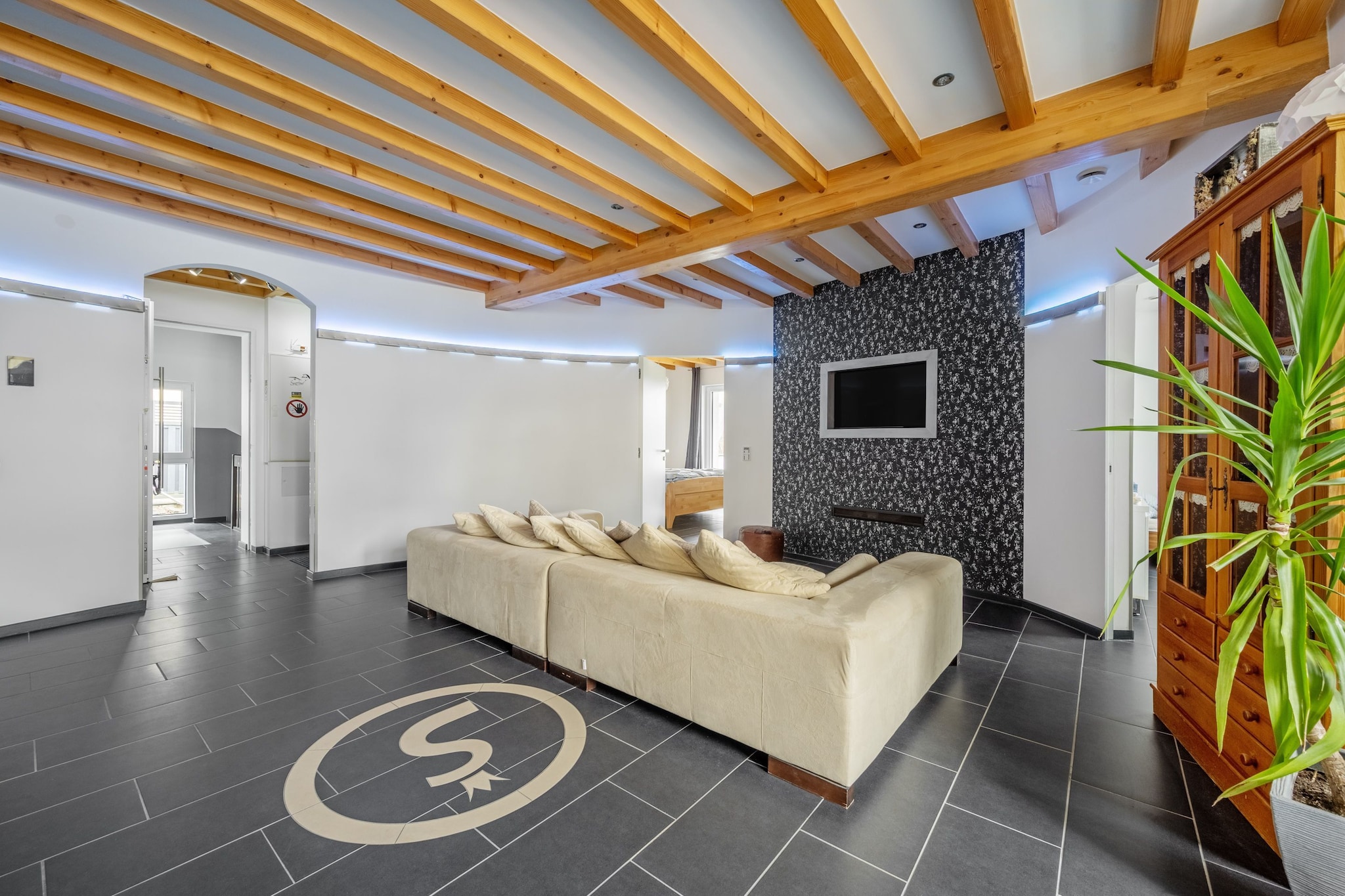 On the 1st floor: (Living room(single sofa bed, TV(flatscreen, satellite), dining table(8 persons), seating area), Kitchen(hob(4 ring stoves, induction), electric kettle, coffee machine(fully automatic), oven, dishwasher, fridge-freezer), bedroom(single bed(80 x 200 cm), single bed(80 x 200 cm)), bedroom(single bed(80 x 200 cm), double bed(140 x 200 cm)), Bedroom with bathroom(double bed(160 x 200 cm), shower, washbasin, toilet, balcony), bathroom(shower, washbasin, toilet), storage(bicycle storage), balcony)\n\ncarport, TV, coffee machine, dishwasher, cot, balcony, heating(central), garden furniture, BBQ(charcoal), parking, high chair, Charging post for electric cars