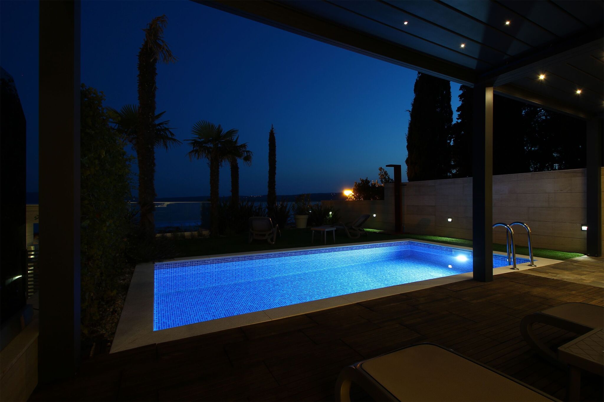 Luxury home with private pool and sauna for use , 15m distant from the sea