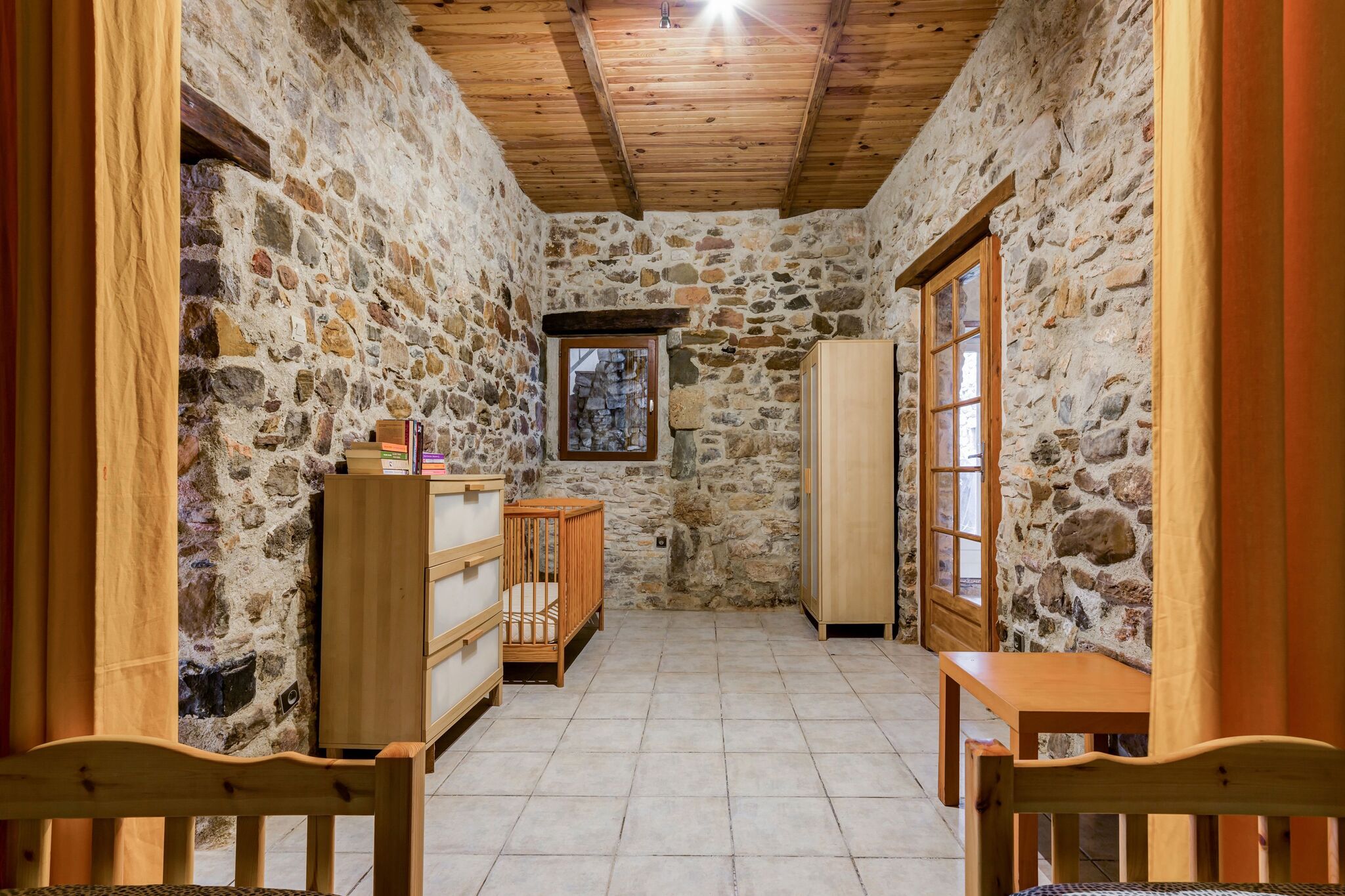 Bel appartement dans village historique près de la rivière de Bize-Minervois