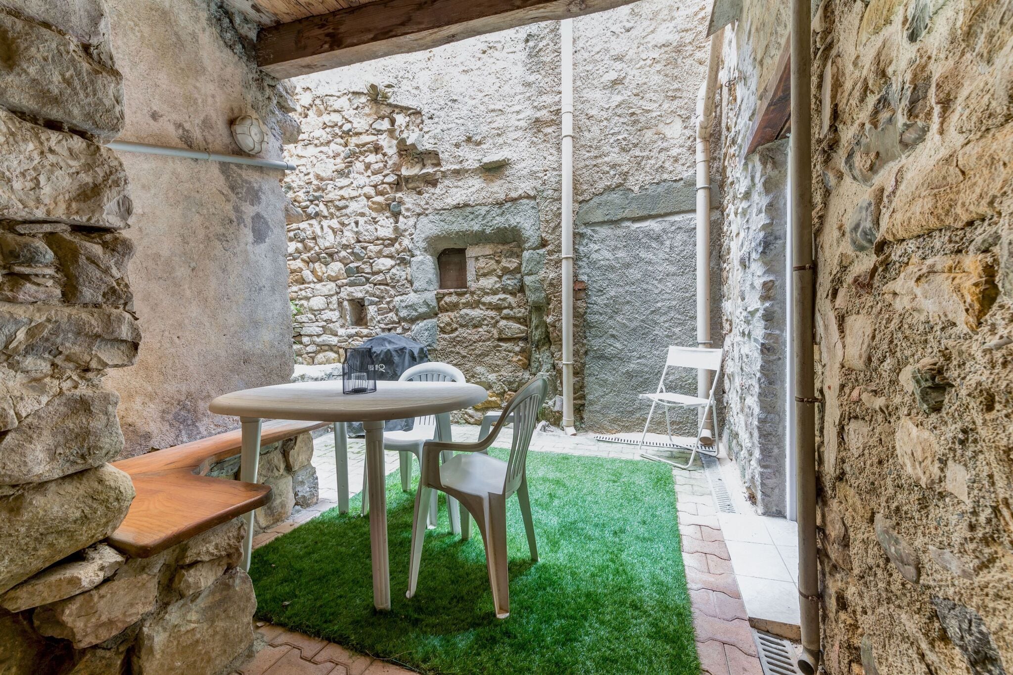 Bel appartement dans village historique près de la rivière de Bize-Minervois