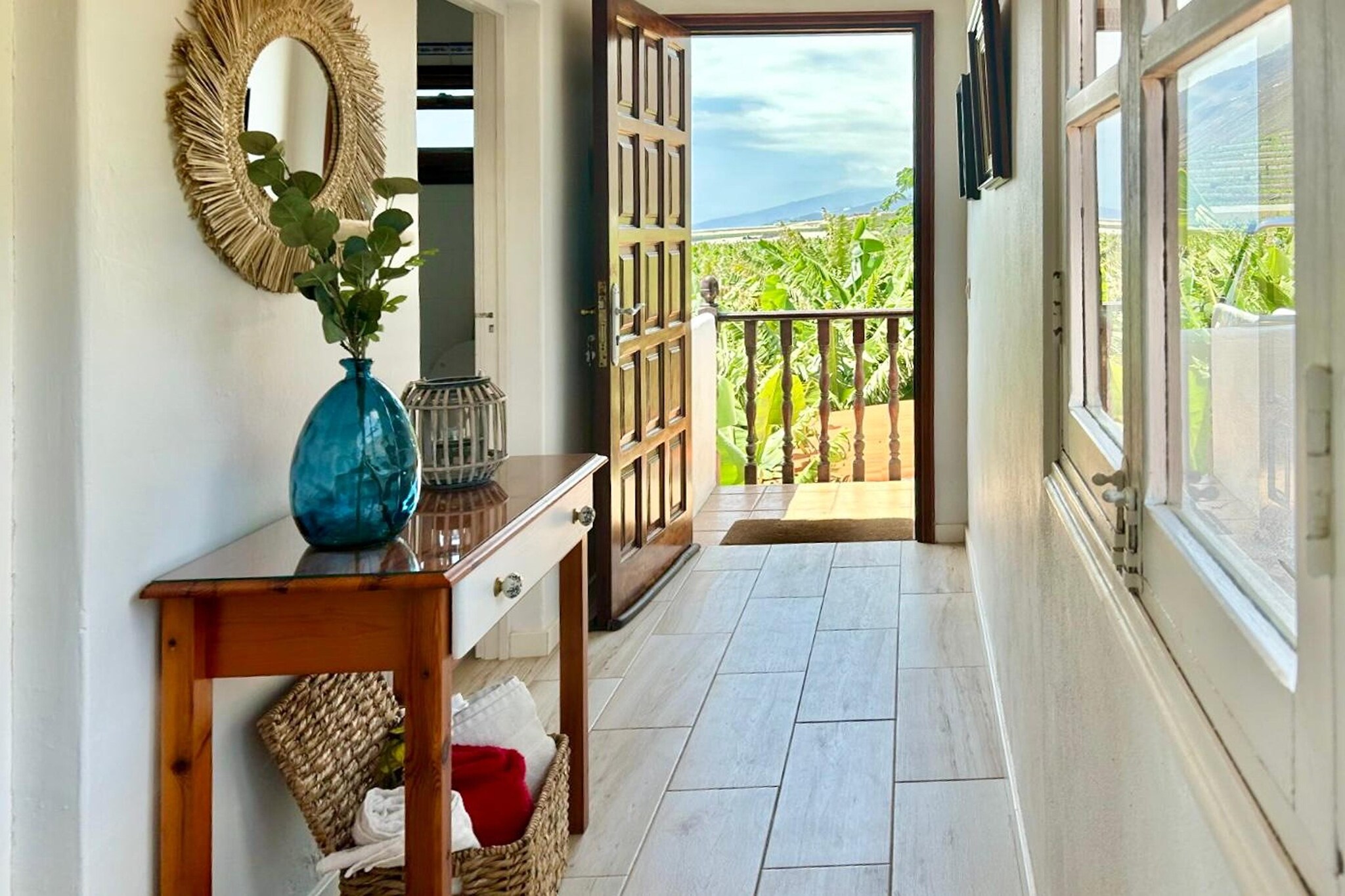 Enjoy the idyll among banana plantations with views of the TeneguÃa volcano. The house is in a quiet area, away from tourist areas. An ideal place to relax. Let yourself be enchanted by the magic of the island during an exploration. 
This house is located on an organic production farm, so no type of poison or chemical is used.
Both ambitious hikers and nature lovers will find what they are looking for on La Palma. It is worth a visit to the island's capital, Santa Cruz de la Palma, where you can see numerous restored mansions, small cafes and bars.

Details: energy costs based on consumption, bed linen, towels, final cleaning, WiFi

Activities nearby: Natural beaches and unforgettable natural impressions have something for everyone, whether hiking, family or beach vacation or looking for peace and relaxation. Visit the natural salt production facility and lighthouse on the southern tip of the island. Wine lovers won't get their money's worth here either. There is a cozy winery nearby.

Not suitable for people with reduced mobility.