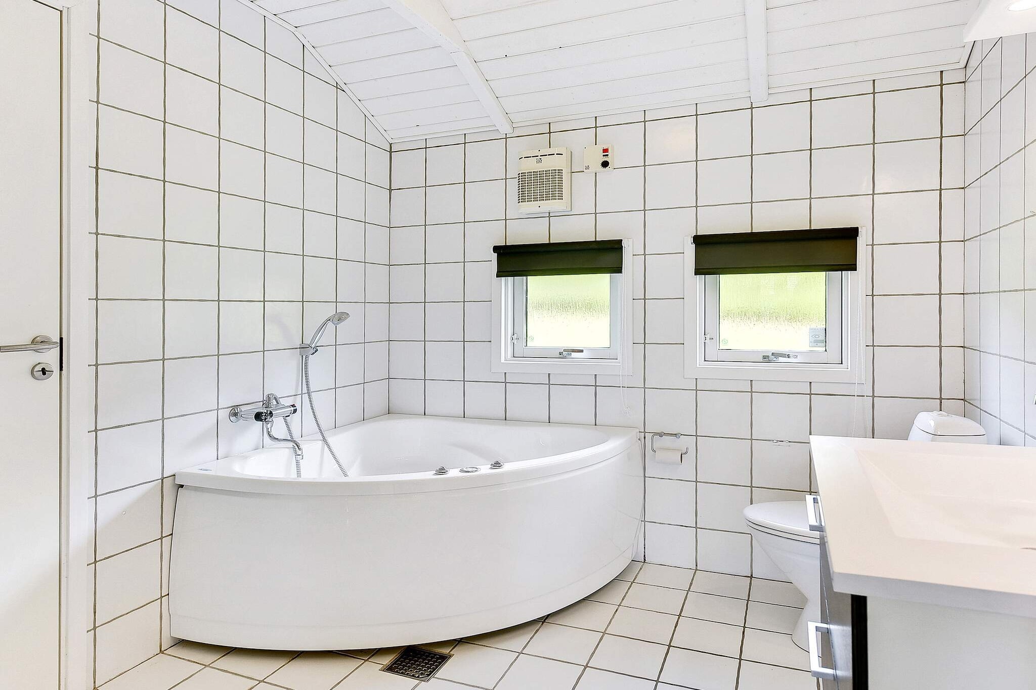 In the lovely holiday home area Trappendal in Hejlsminde you will find this brightly decorated holiday home with whirlpool and sauna, which will be able to form a nice setting for your next holiday. The heart of the cottage is the large kitchen / dining room, where light flows in from the windows to the south / west. There are 3 separate bedrooms as well as an alcove. The well-equipped bathroom has a spa bath and sauna. In the house you will find a washing machine, dryer, heat pump that can also cool on hot days, as well as of course you will also find a wood stove. There is free firewood. In the garden you have several different options to have breakfast / dinner or supper. The house has several terraces around the house with several sets of garden furniture. On the large plot, the homeowner has arranged an enclosed play area for the little ones with a swing and sandpit. There are darts on the terrace and football goals on the lawn and inside you will also find a PlayStation 4 game console. You can grill the steak on the grill outside, just as there is a garden fireplace by one of the terraces for use in the evening. Free access to Slotssøbadet in Kolding. Not for rent to craftsmen and youth groups.
A refundable deposit might be charged closer to your check-in date. This deposit covers utilities consumed during your stay and any additional services that may be taken. The final amount will be adjusted based on actual meter readings, actual usage of extra services, and any remaining balance will be refunded within 21 days after checkout.