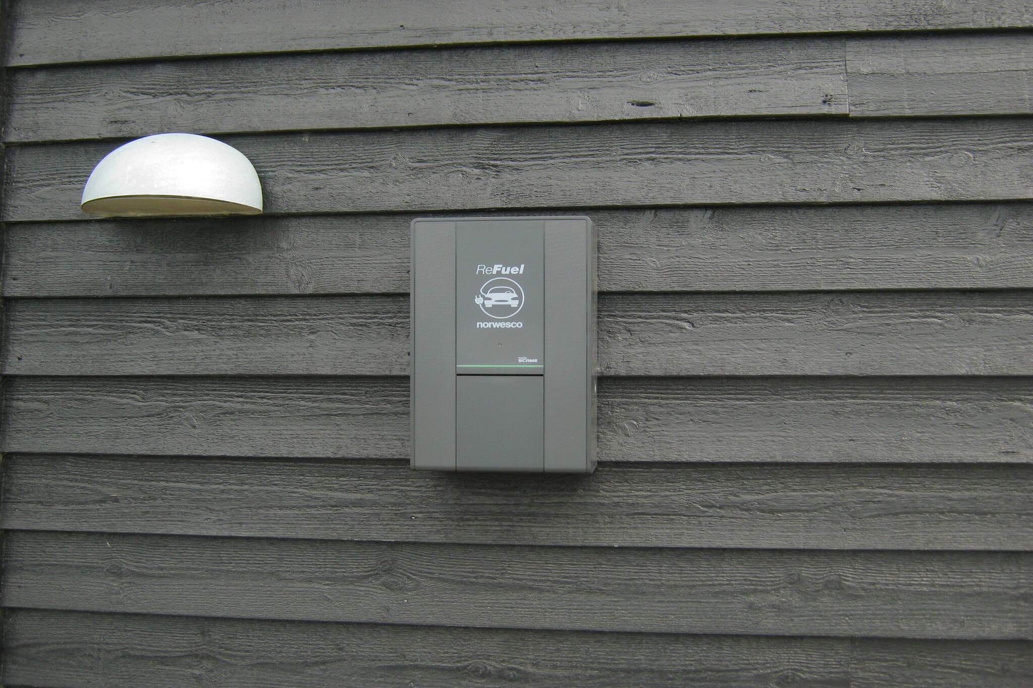 Luxurious cottage with whirlpool, sauna and an activity room located in the popular holiday area Grønhøj. The ideal holiday home for the large family who wants lots of activities, good facilities and the most cozy holiday home atmosphere. The cottage is tastefully decorated and if you want a little out of the ordinary, then this modern and well-appointed cottage is worth a closer look. The house contains a well-equipped kitchen / living room in open connection, living room with sloping ceilings and a large window that provides an incredibly beautiful light in the room. There are four bedrooms and good, high loft. Two bathrooms with shower, one of which with large, round 6-person whirlpool with water / air massage and direct access to the sauna. Large activity room with pool table and table tennis. The house has two more high chairs and two cots. From the living room there is direct access to the covered terrace and a 150 m2 enclosed terrace that can be recommended for both the small and the four-legged animals. Outdoors on the beautiful terrace, there is always the opportunity to find sun or shade as well as ample opportunity for barbecue, relaxation and coziness. There is plenty of garden furniture and sun loungers. The cottage grounds are with lawn and for the children there are football goals, play tower with slide, sandpit, swings. From the house there are no more than approx. 350 m to the beautiful sandy beach with good bathing water and a relaxed atmosphere. In other words, you just need to jump in your sandals and throw the bath towel over your shoulder when you feel like a swim in the North Sea. However, it is also possible to drive all the way down to the beach, and you can take the beautiful drive, for example, if you want to go north to Løkken or south to Blokhus. Not for rent to youth groups.

A refundable deposit might be charged closer to your check-in date. This deposit covers utilities consumed during your stay and any additional services that may be taken. The final amount will be adjusted based on actual meter readings, actual usage of extra services, and any remaining balance will be refunded within 21 days after checkout.