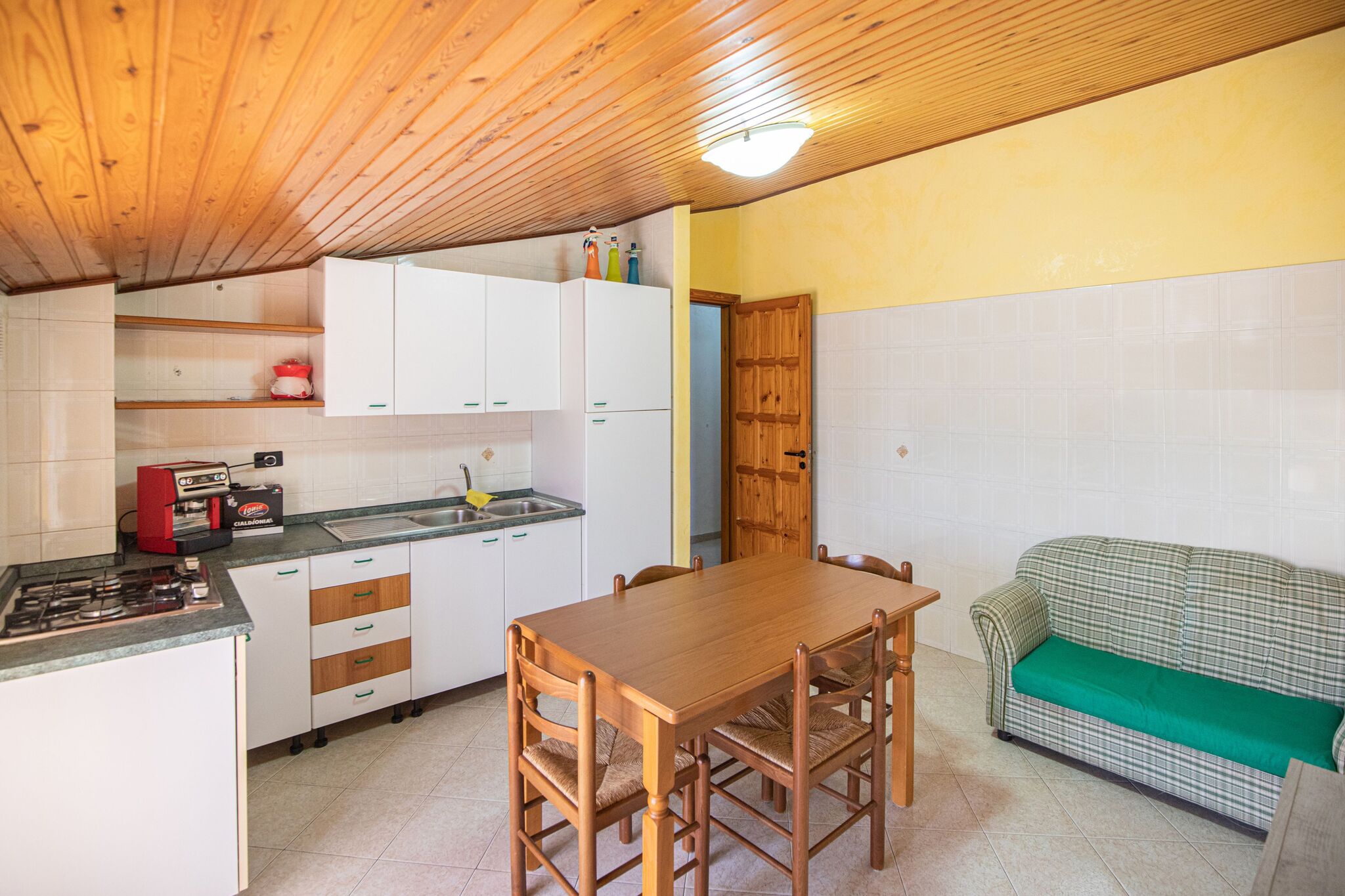 Bright Apartment in Campofelice di Roccella near Sea