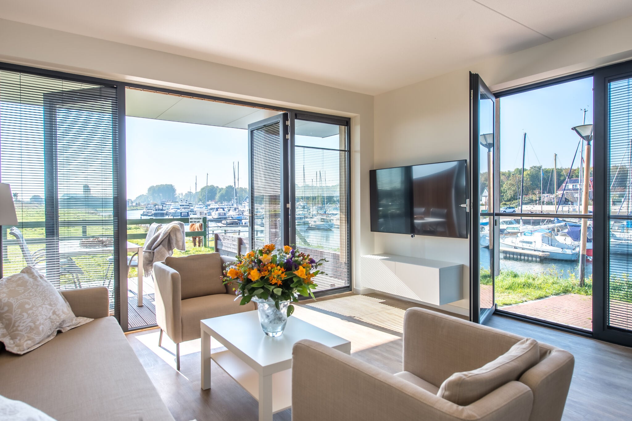 Tasteful apartment with marina view